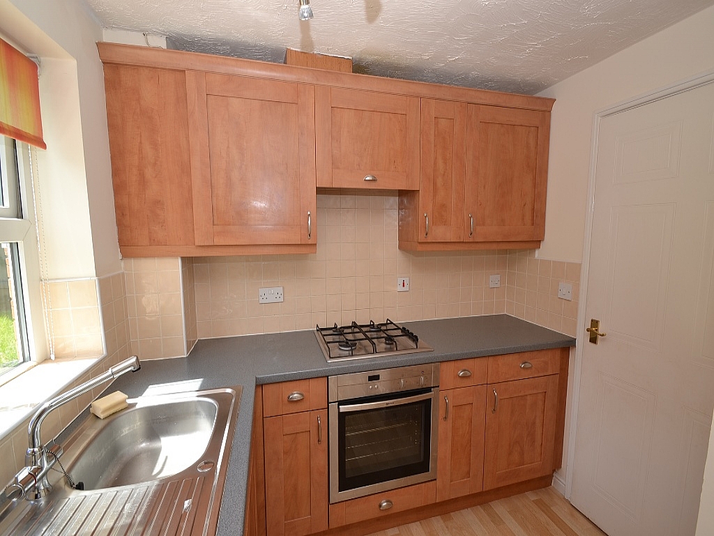 3 Bed Semi-detached House To Rent - 0