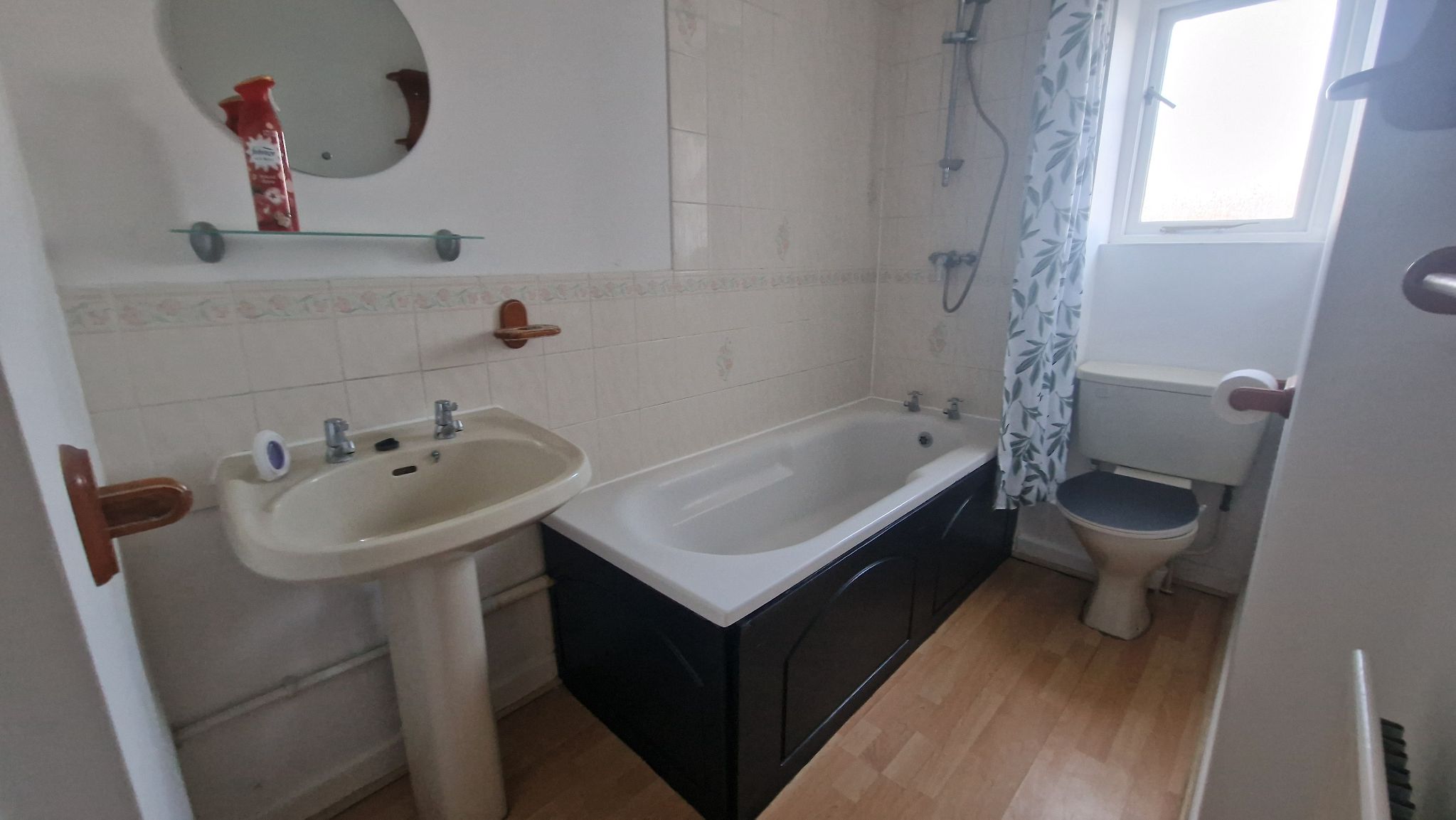 Secondary property image