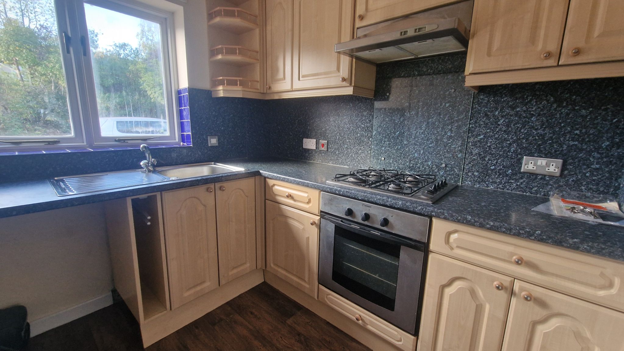 Secondary property image