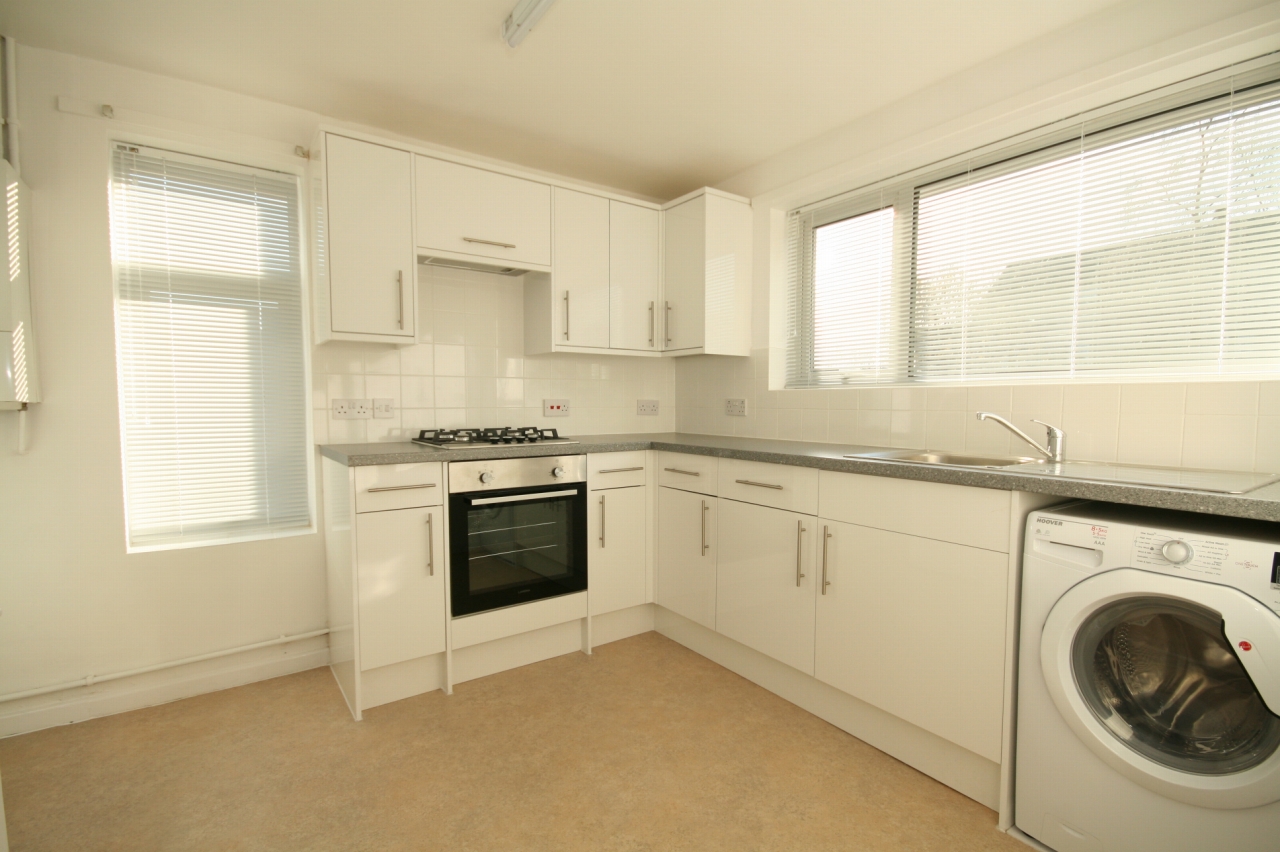 2 Bed Apartment Flat/apartment To Rent - Photograph 2