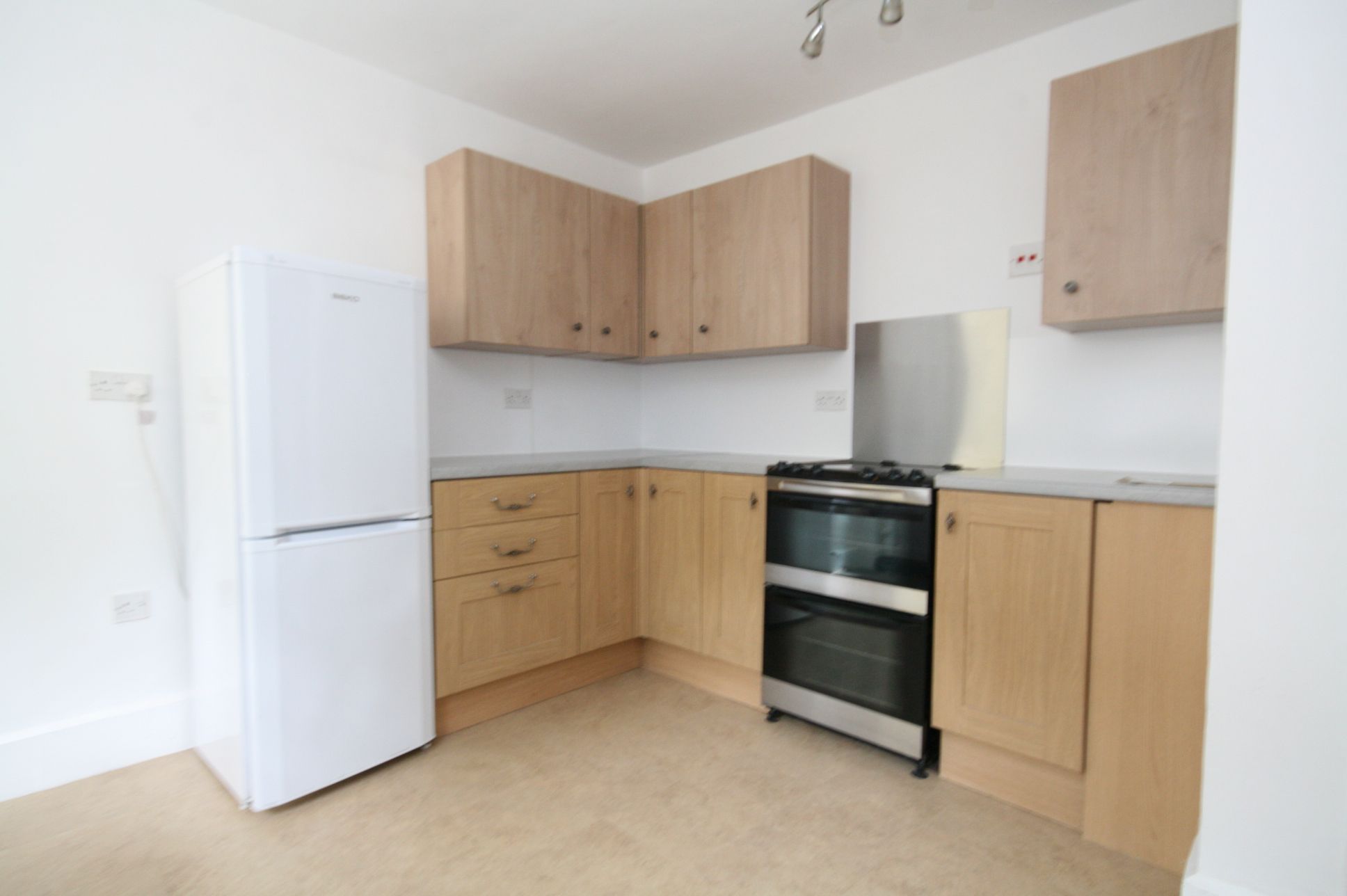2 Bed Ground Floor Flat/apartment To Rent - Photograph 2