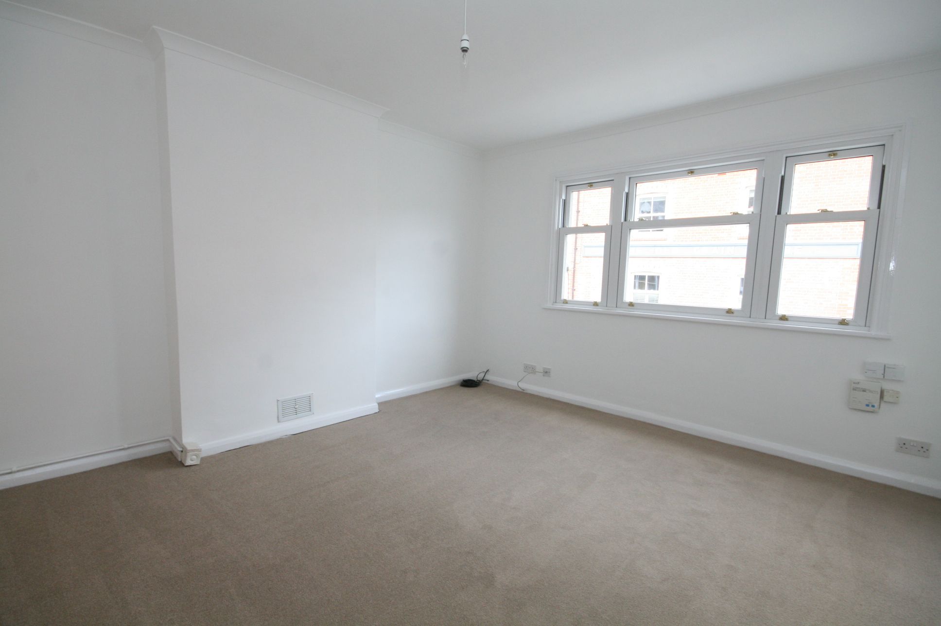 2 Bed Ground Floor Flat/apartment To Rent - Photograph 4