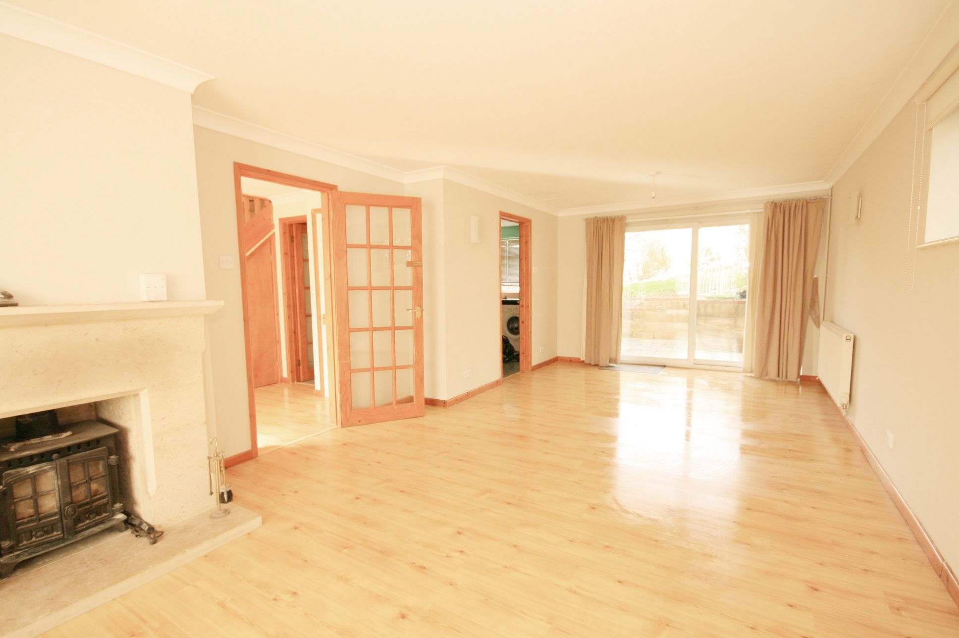 2 Bed Detached House To Rent - Photograph 3
