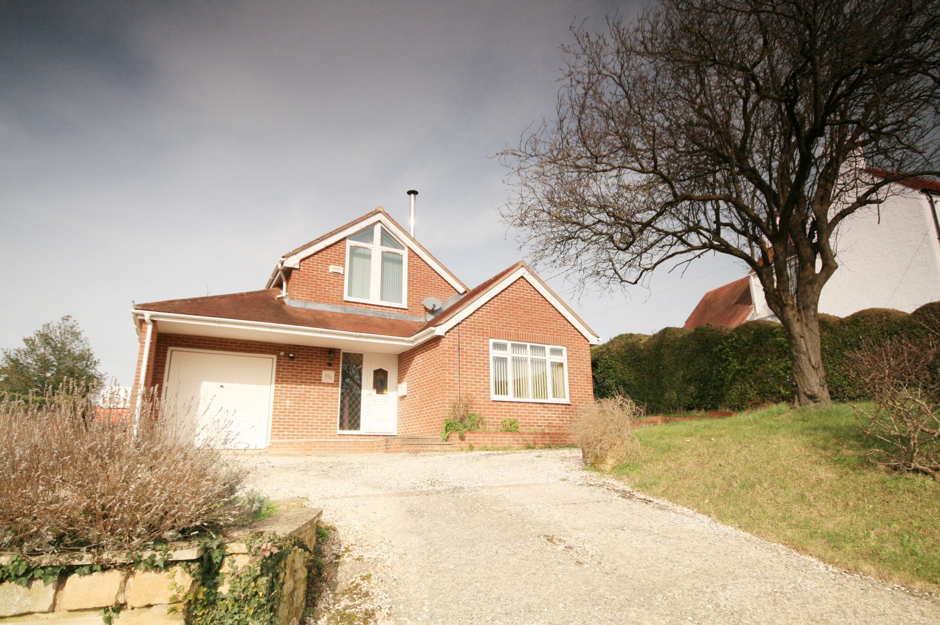 2 Bed Detached House To Rent - Photograph 1