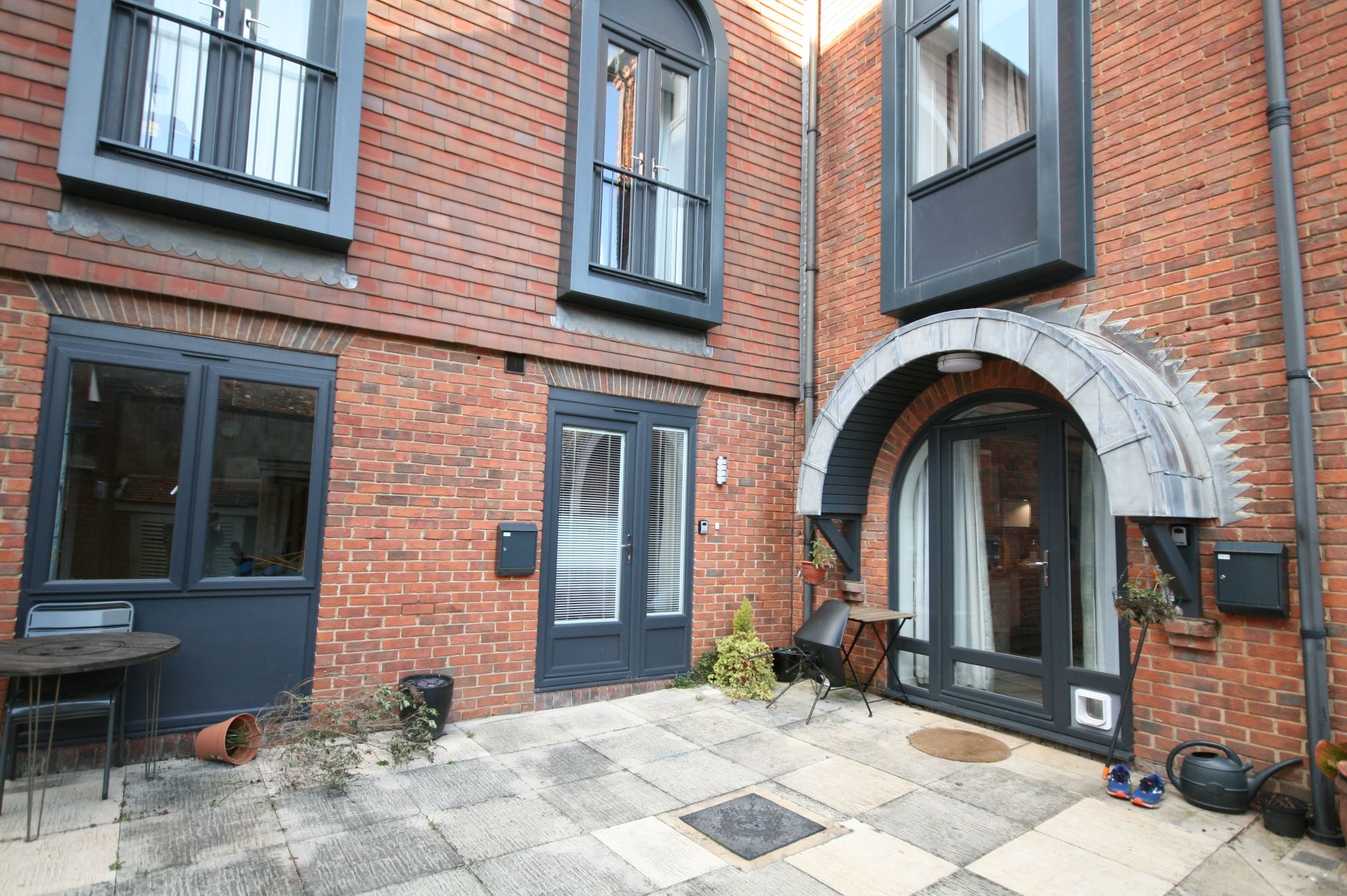 1 Bed Apartment Flat/apartment To Rent - Photograph 2