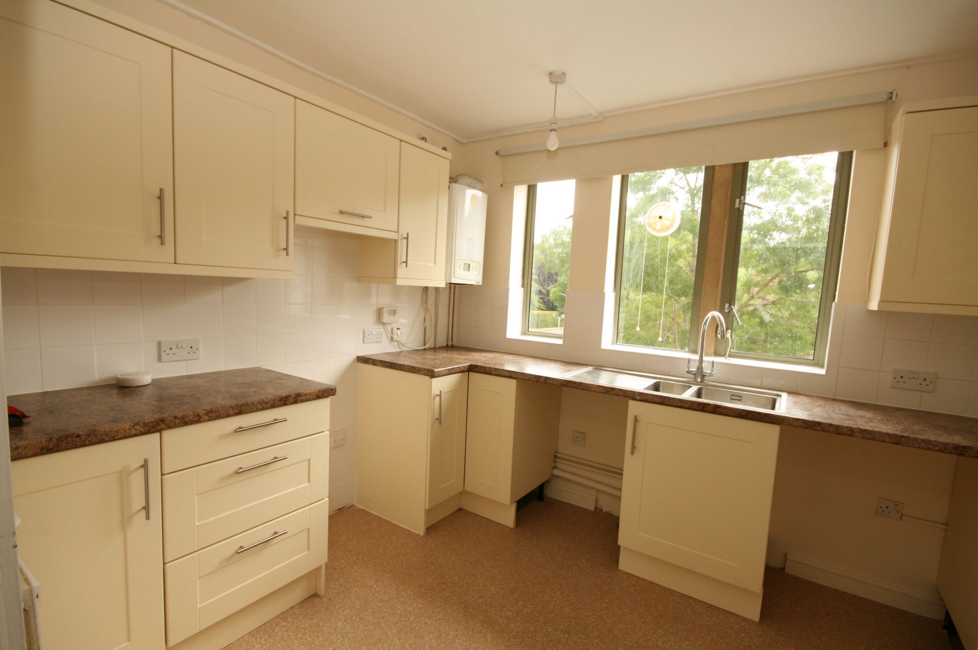 3 Bed Apartment Flat/apartment To Rent - Photograph 3