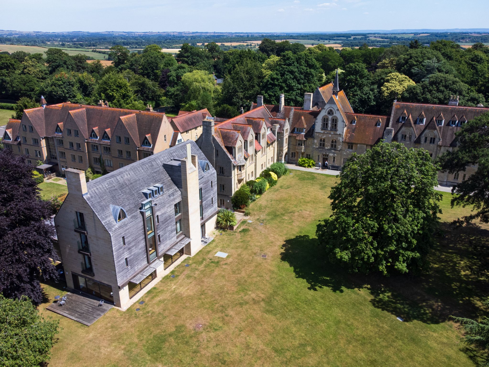 3 Bed Apartment Flat/apartment To Rent - Photograph 1