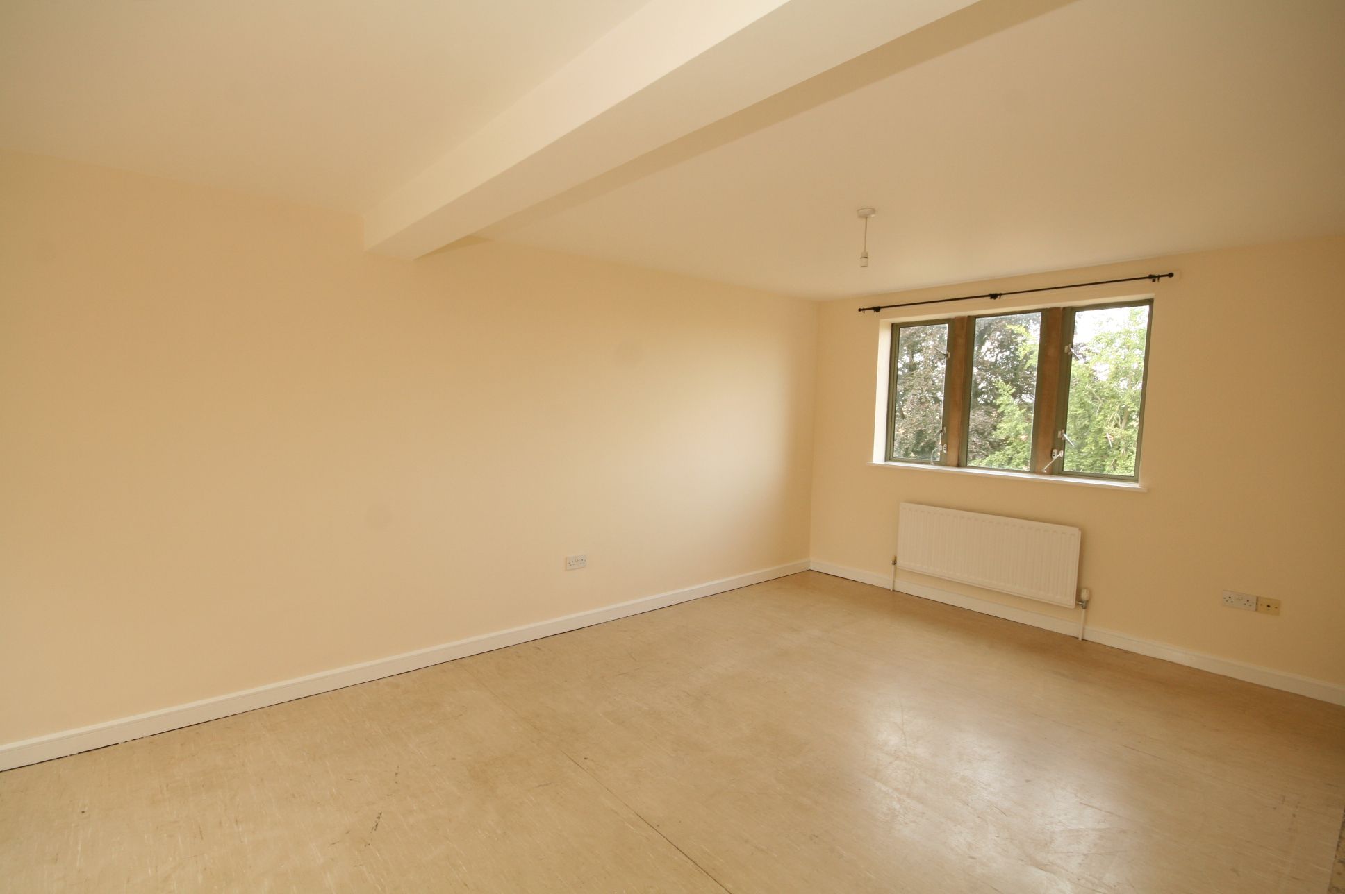 3 Bed Apartment Flat/apartment To Rent - Photograph 1