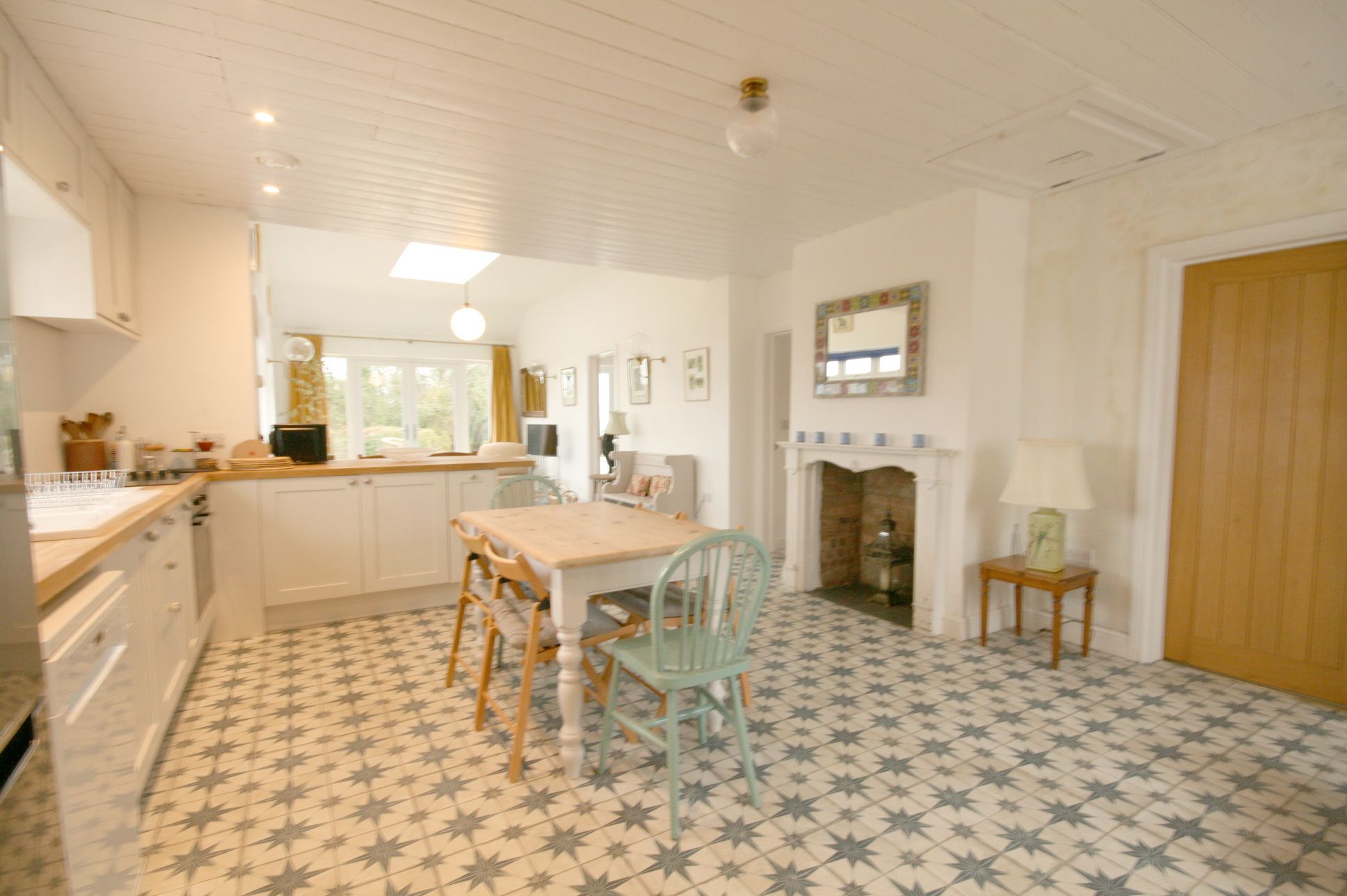 3 Bed Detached House To Rent - Photograph 1