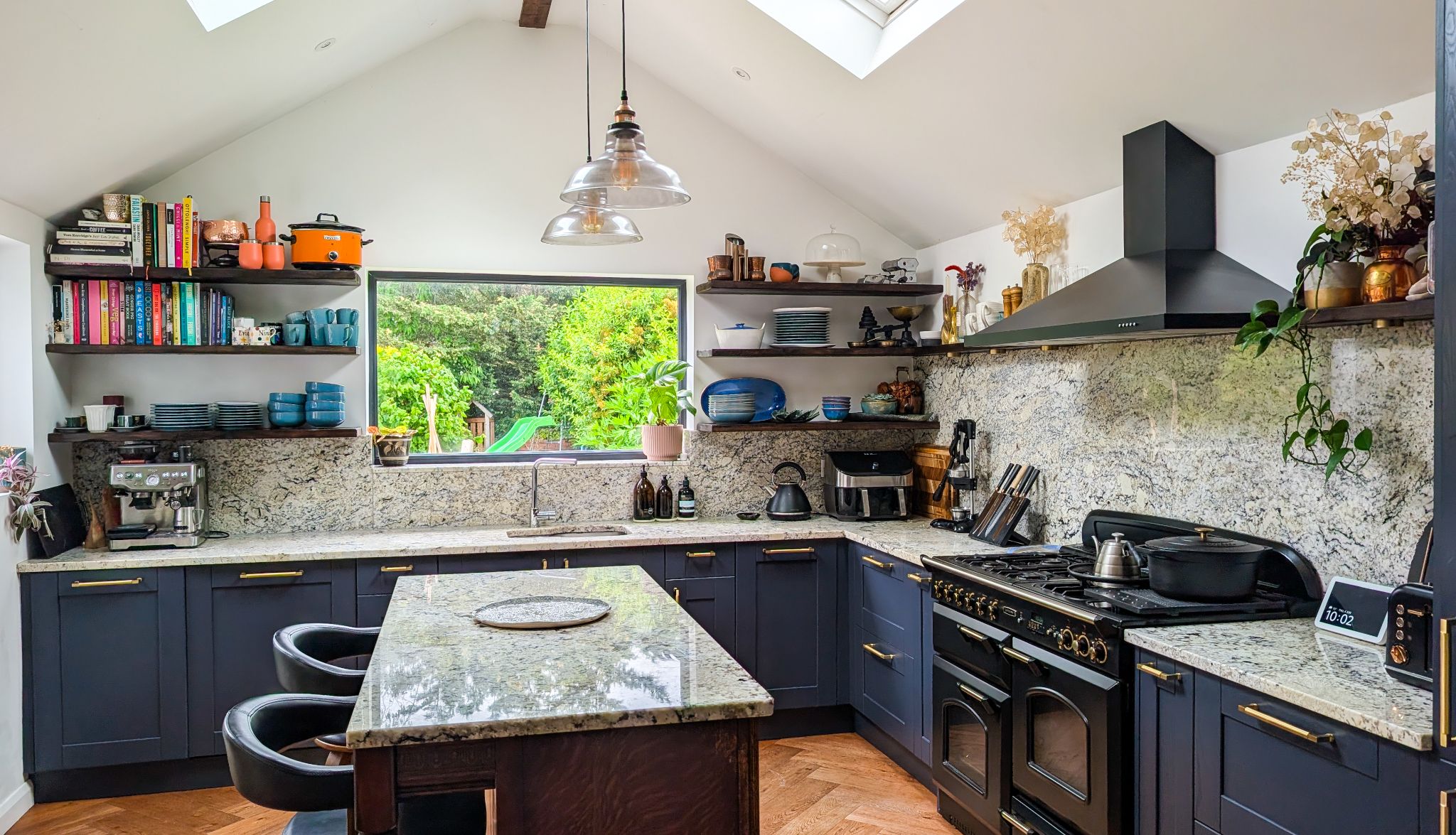 4 Bed Detached House For Sale - Photograph 3