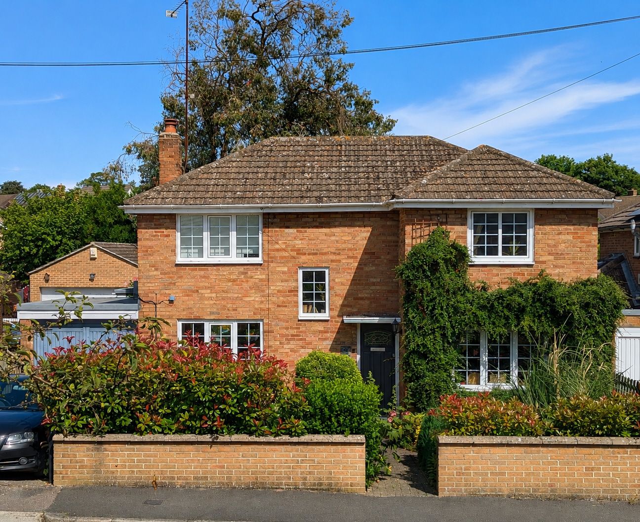 4 Bed Detached House For Sale - Photograph 1