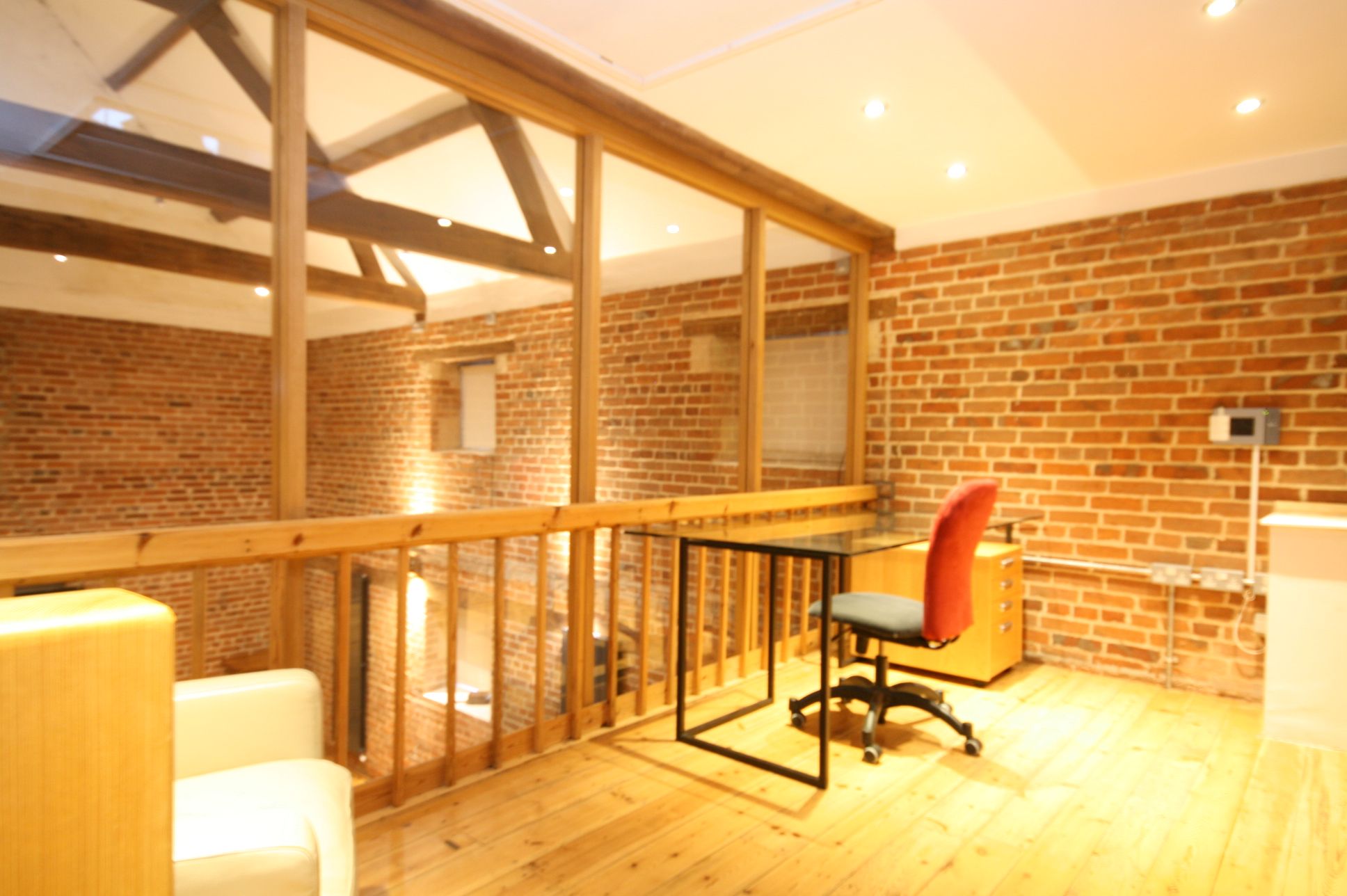 Office To Rent - Photograph 4