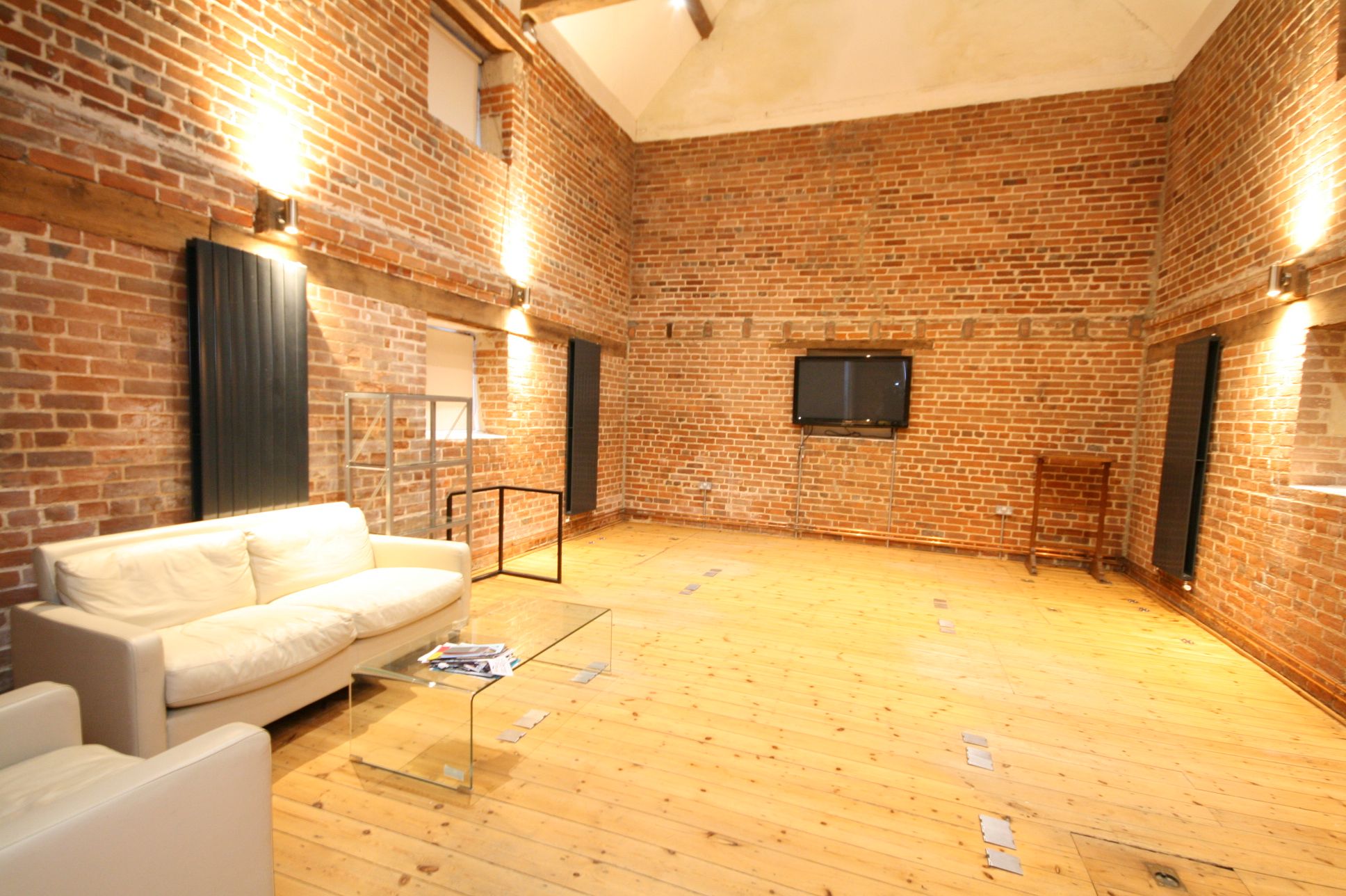 Office To Rent - Photograph 1