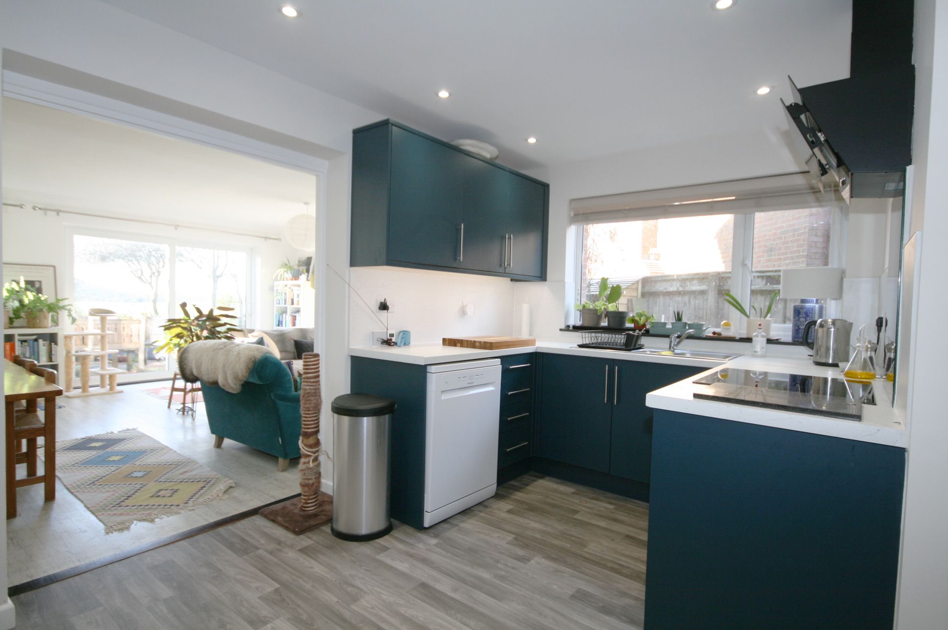 4 Bed Semi-detached House For Sale - Photograph 4