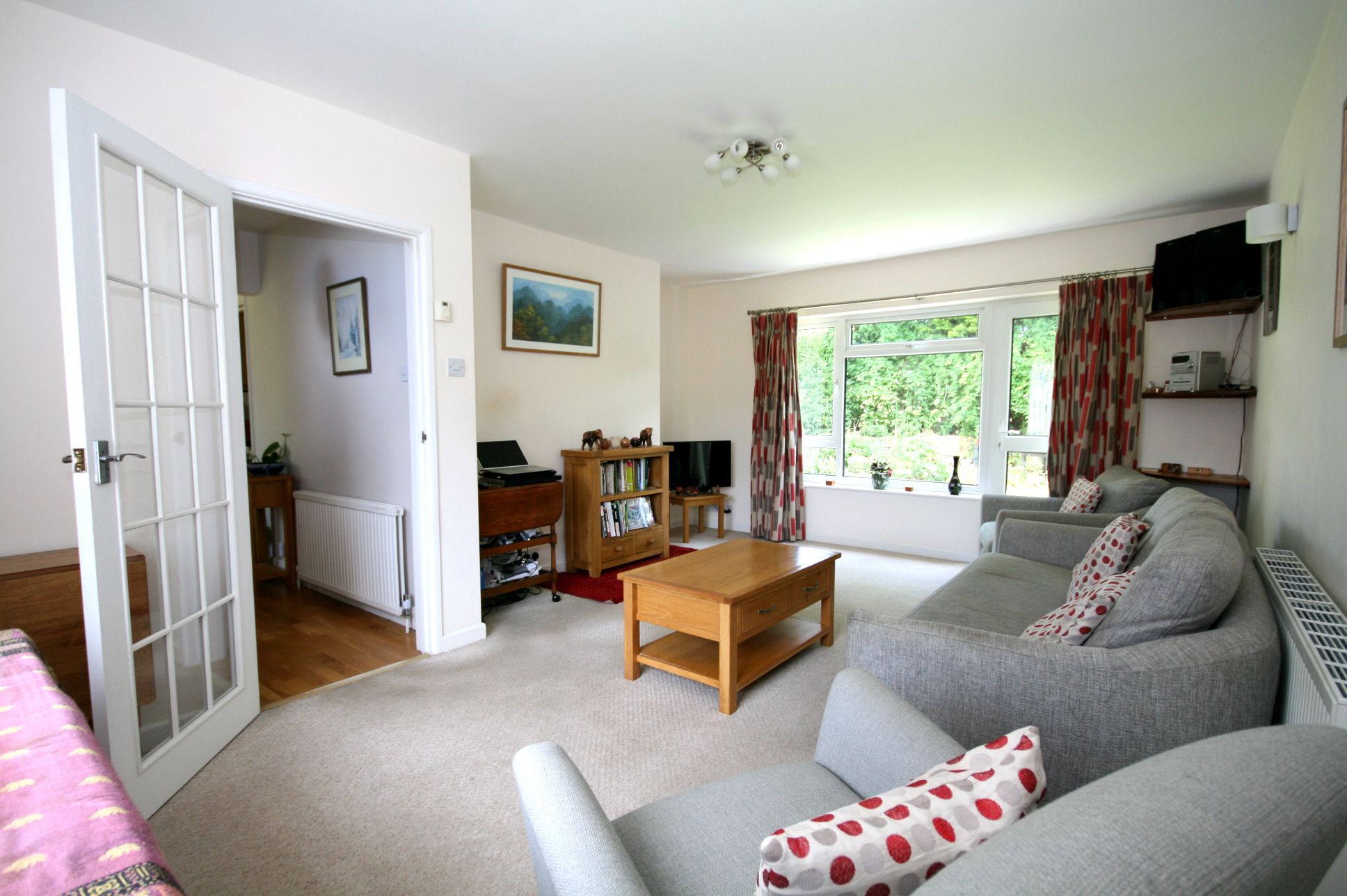 3 Bed Detached House For Sale - Photograph 4
