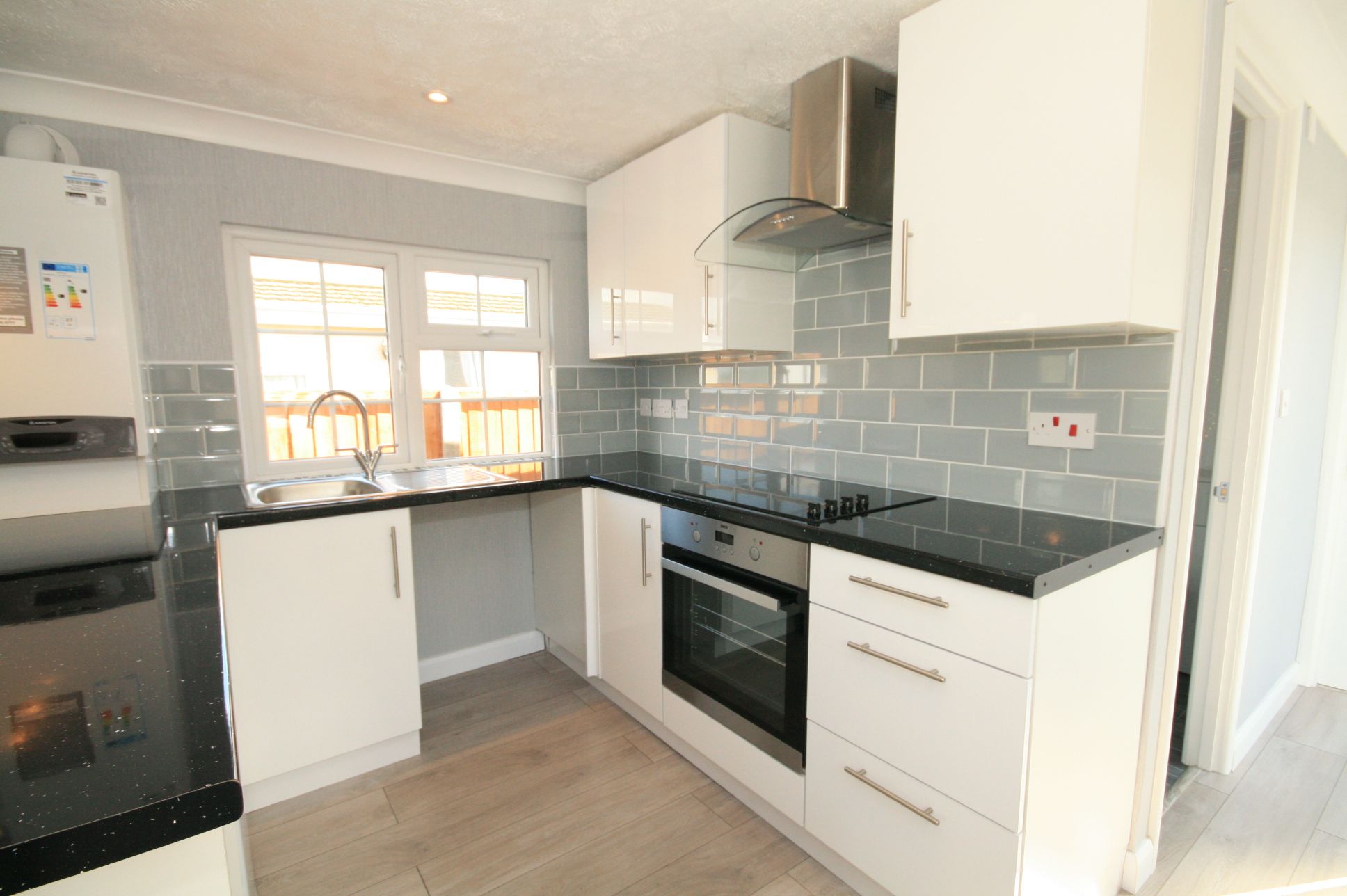 1 Bed Park Home House For Sale - Photograph 5