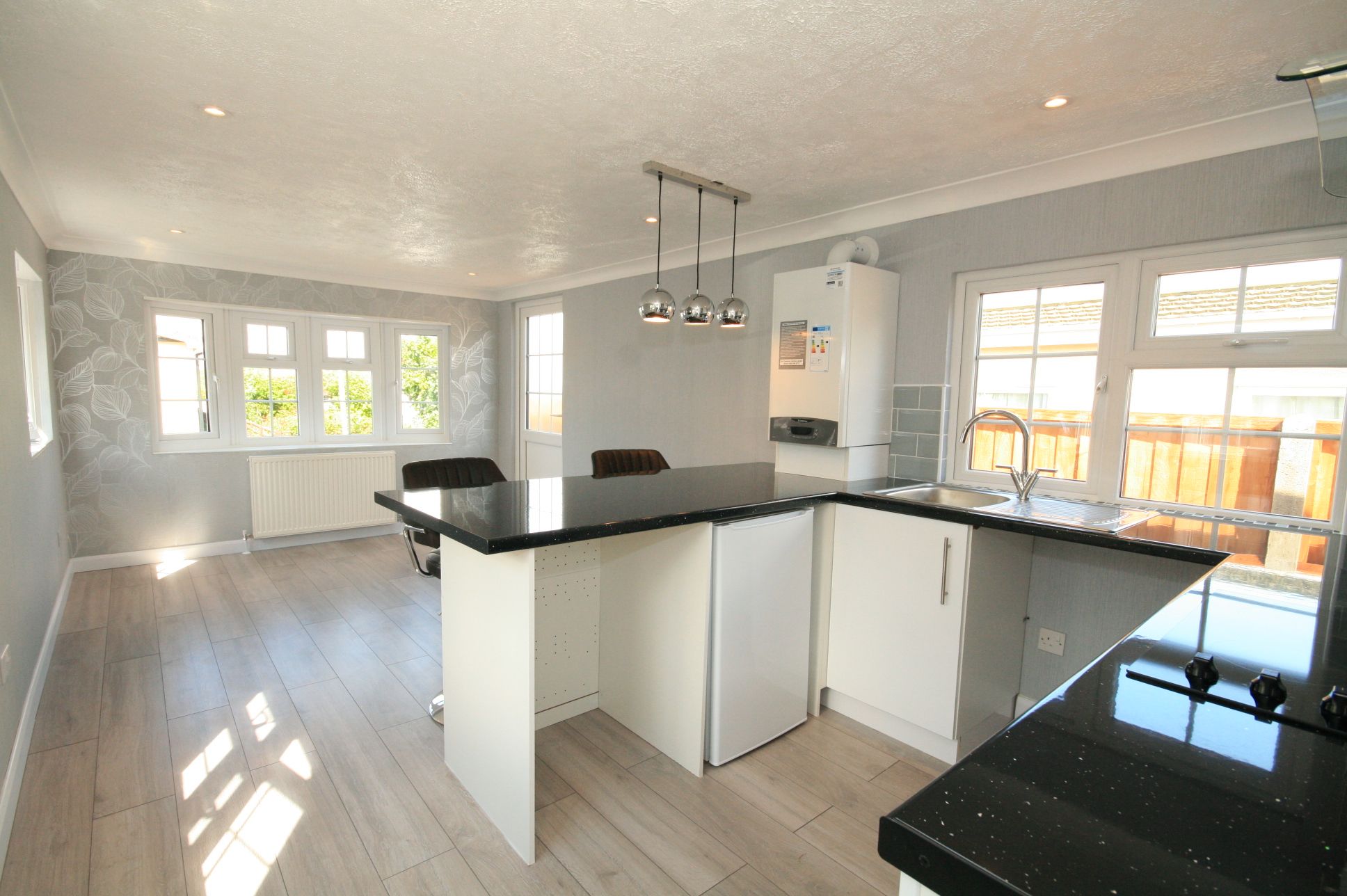 1 Bed Park Home House For Sale - Photograph 2