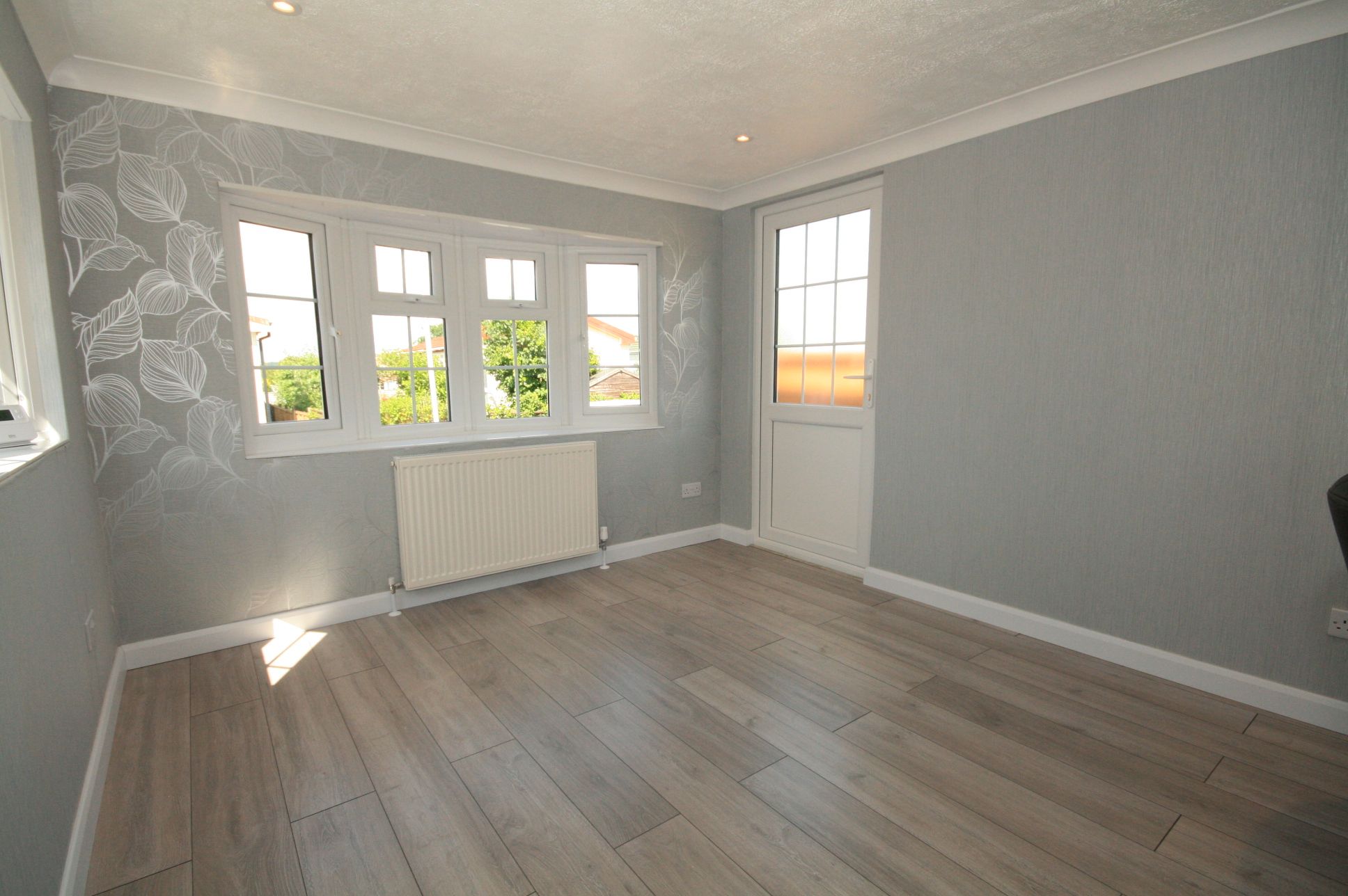 1 Bed Park Home House For Sale - Photograph 3