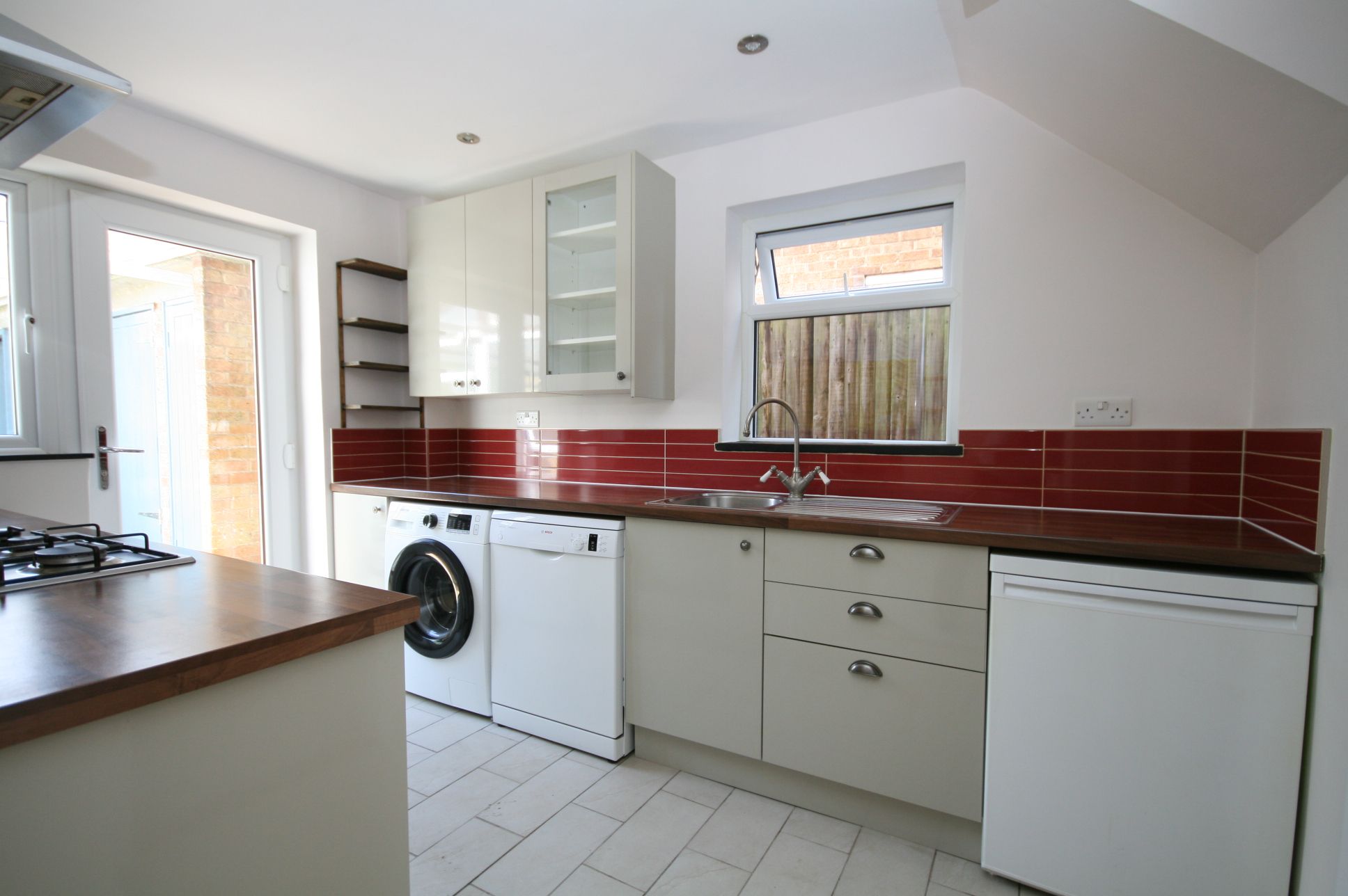 3 Bed Semi-detached House For Sale - Photograph 4