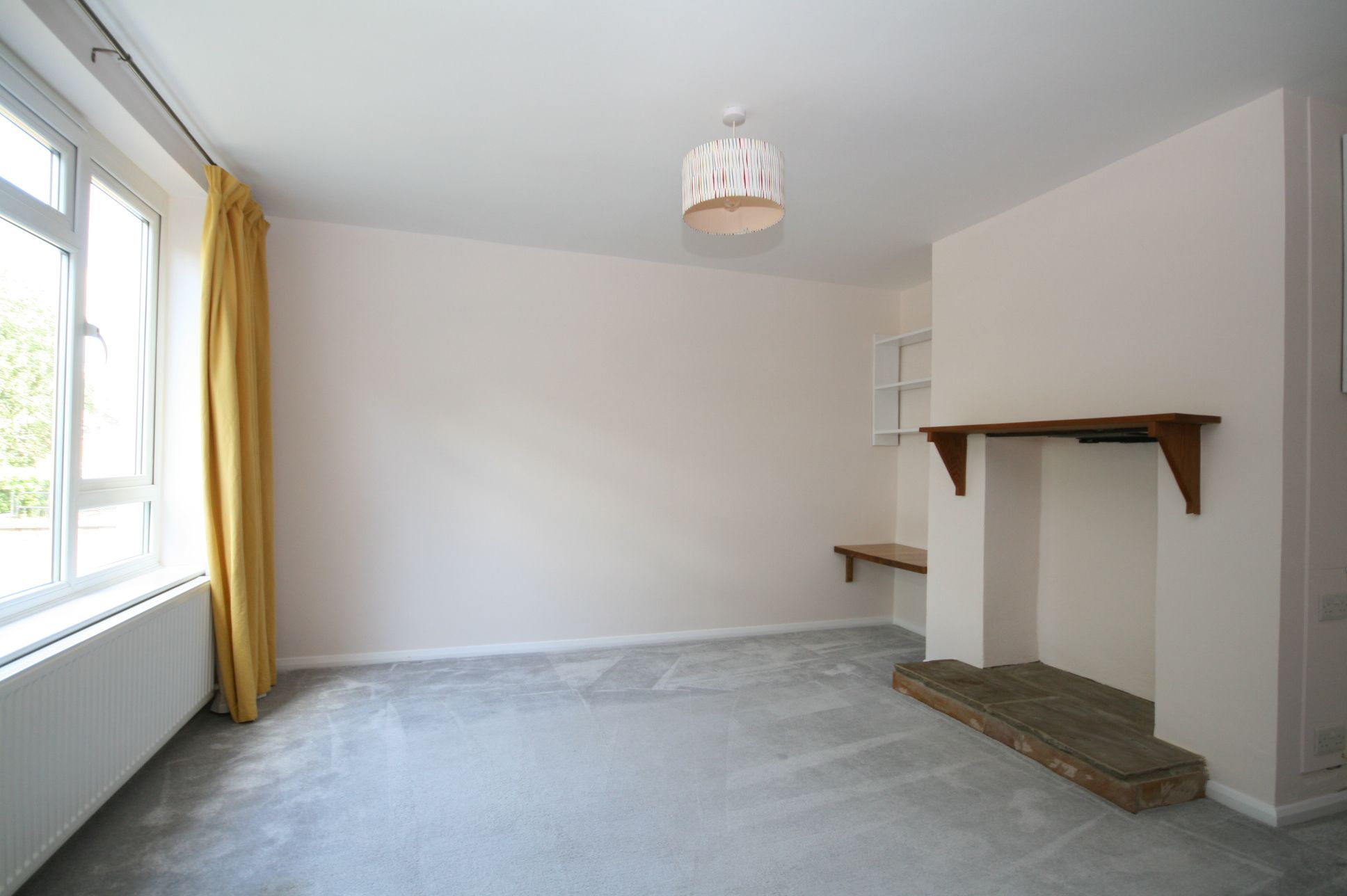 3 Bed Semi-detached House For Sale - Photograph 2