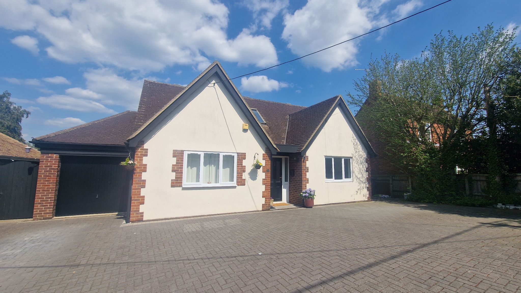 5 Bed Detached House For Sale - Photograph 1