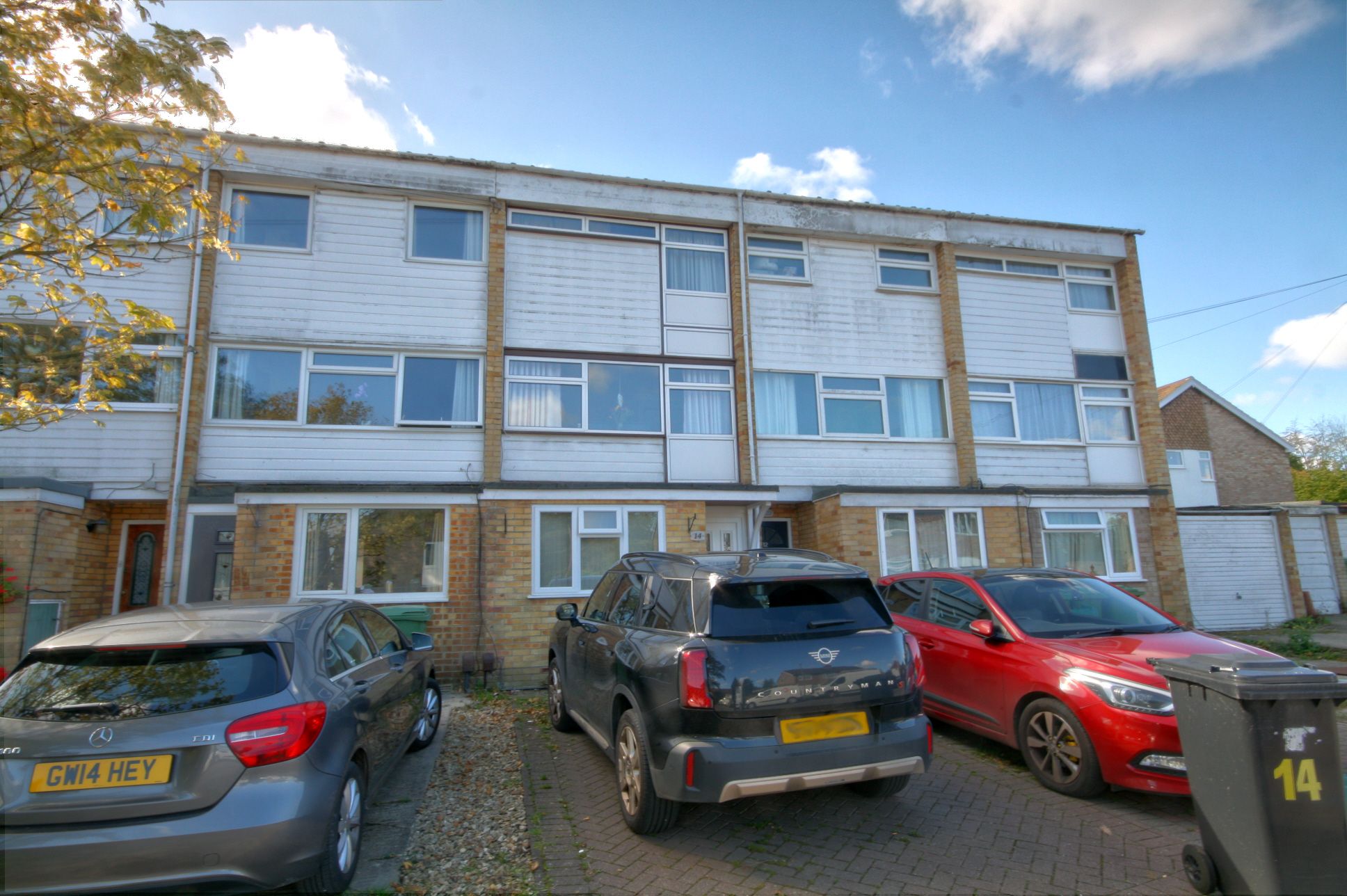 4 Bed Mid Terraced House For Sale - Photograph 1