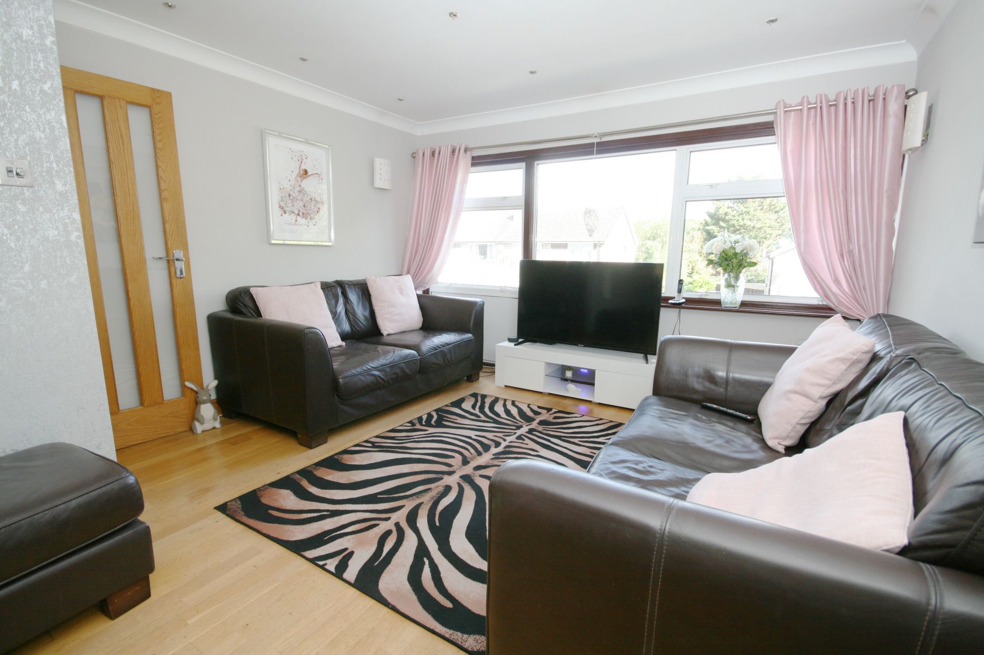 4 Bed Mid Terraced House For Sale - Photograph 1
