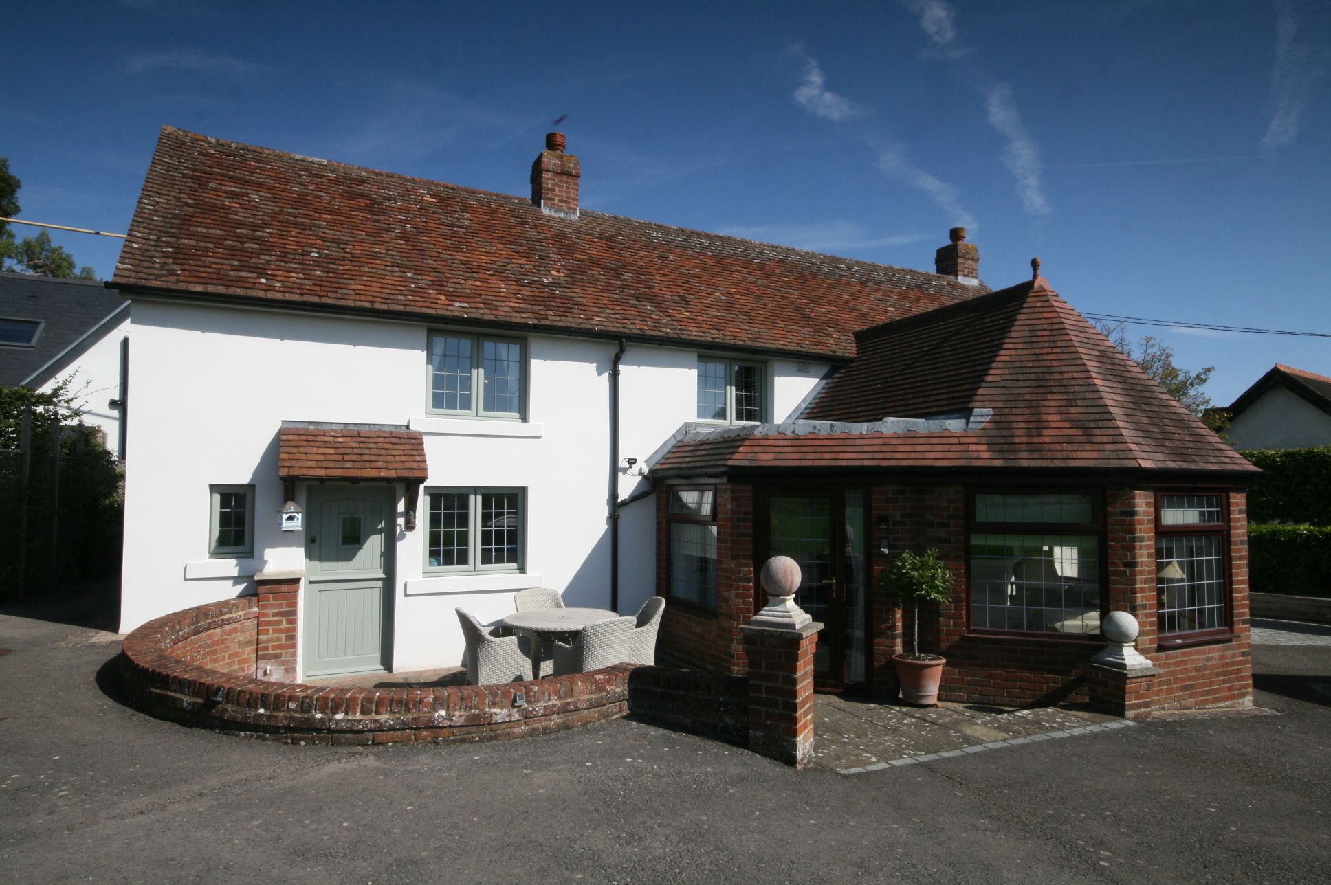 2 Bed Cottage House To Rent - Photograph 1