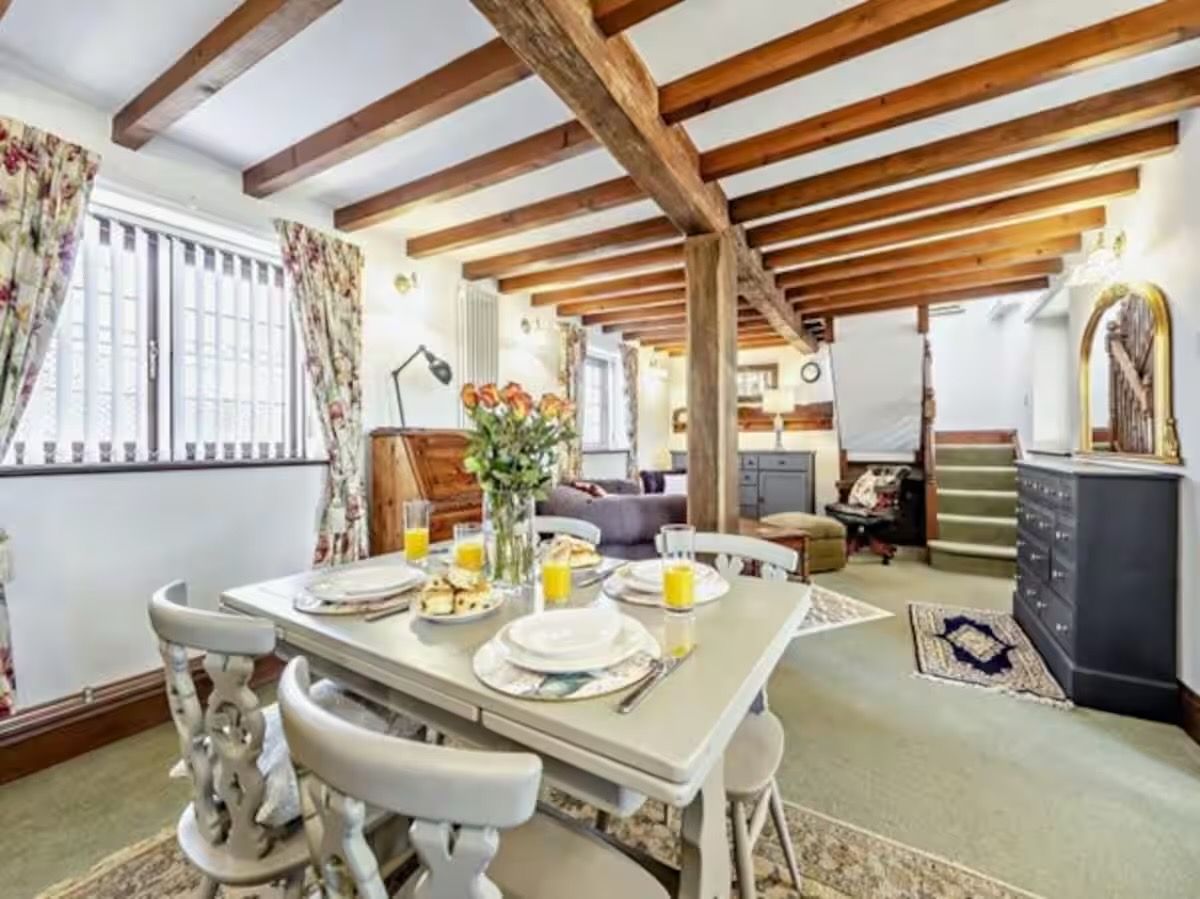2 Bed Cottage House To Rent - Photograph 3