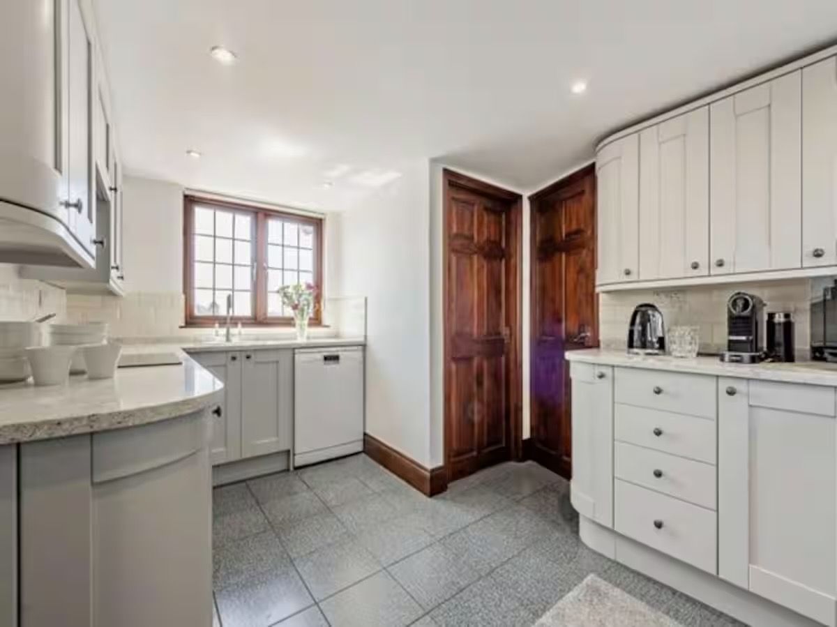 2 Bed Cottage House To Rent - Photograph 4