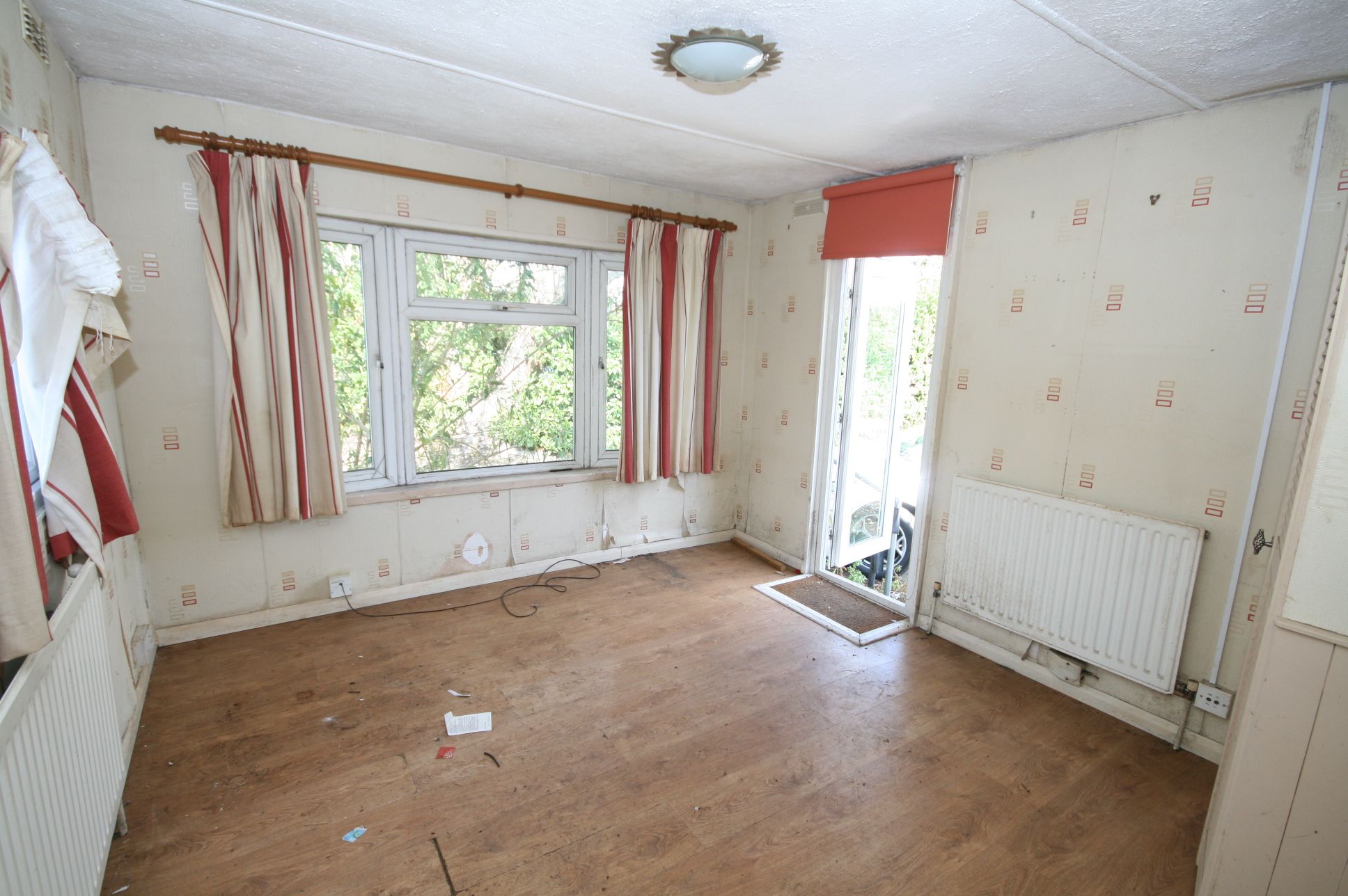 1 Bed Park Home House For Sale - Photograph 3