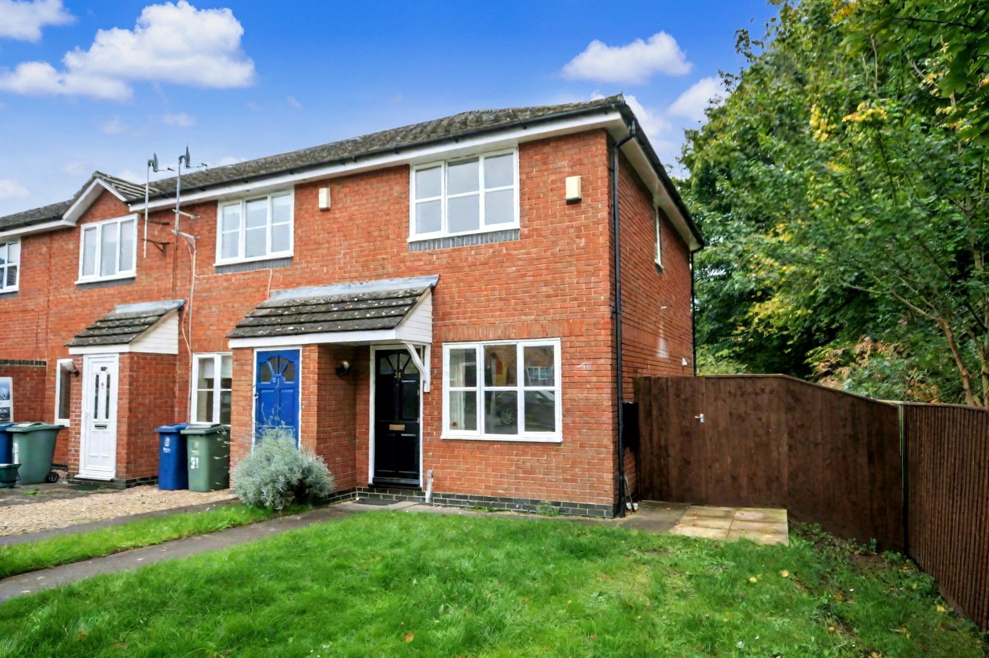 2 Bed End Terraced House For Sale - Photograph 1