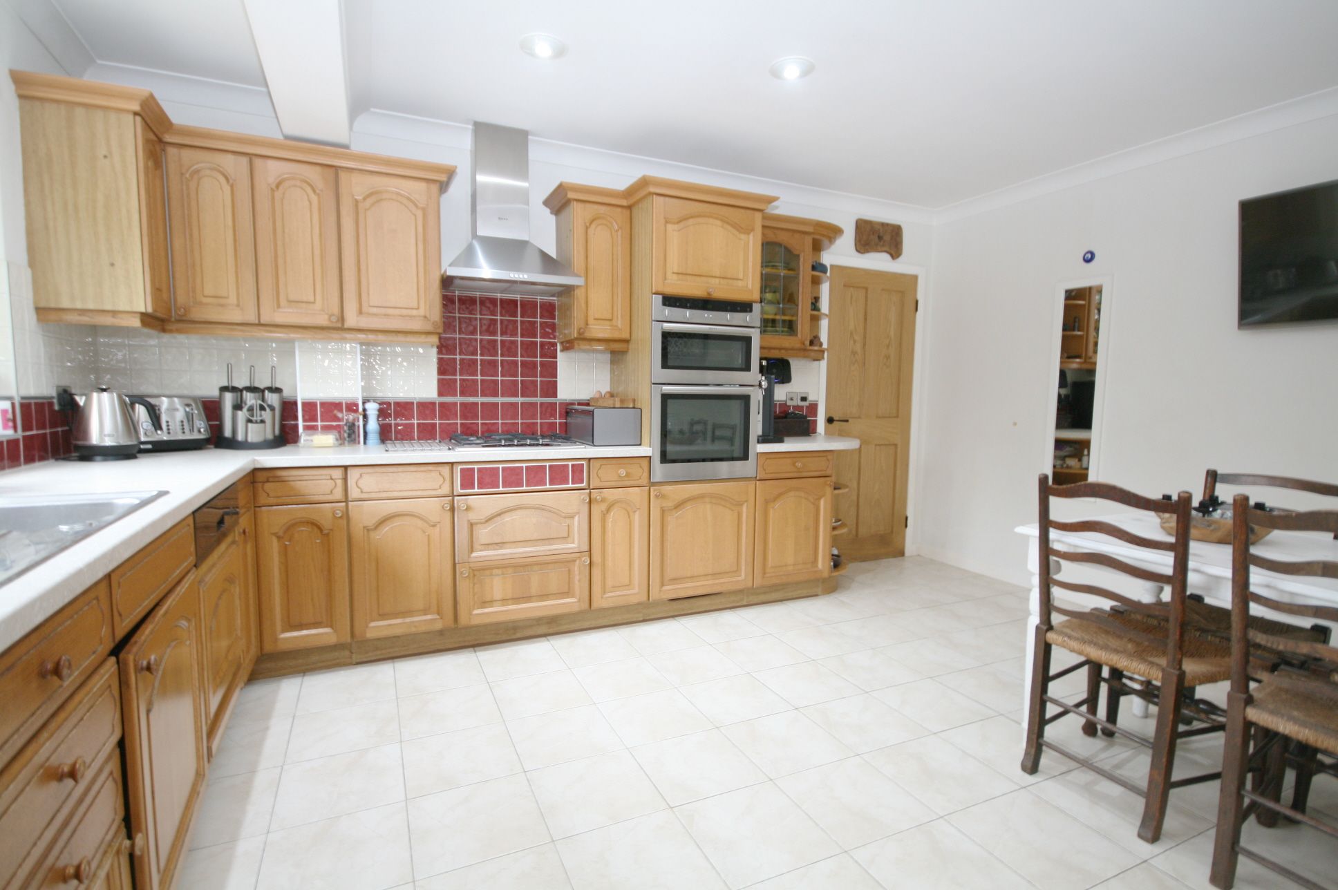 4 Bed Detached Bungalow For Sale - Photograph 4