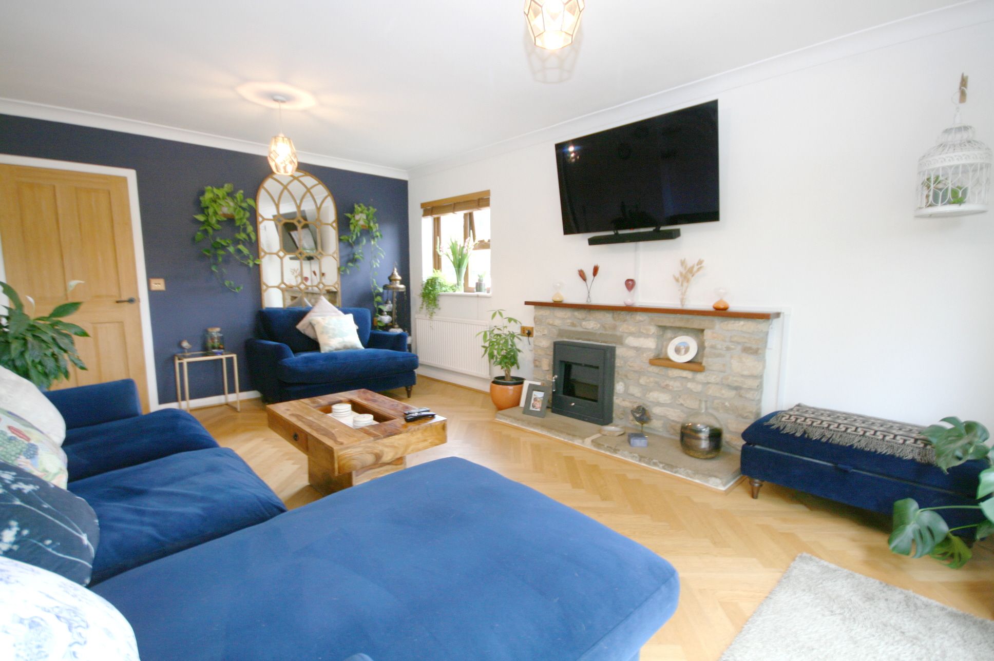 4 Bed Detached Bungalow For Sale - Photograph 2