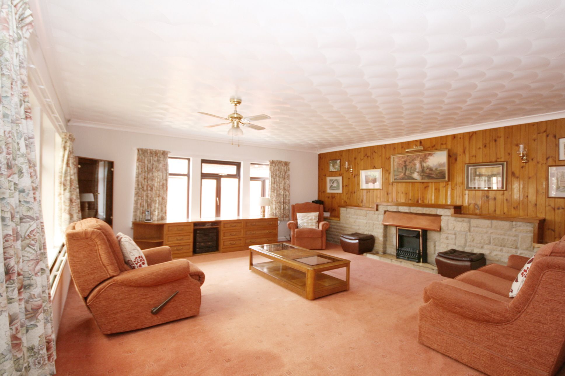 3 Bed Detached Bungalow For Sale - Photograph 4