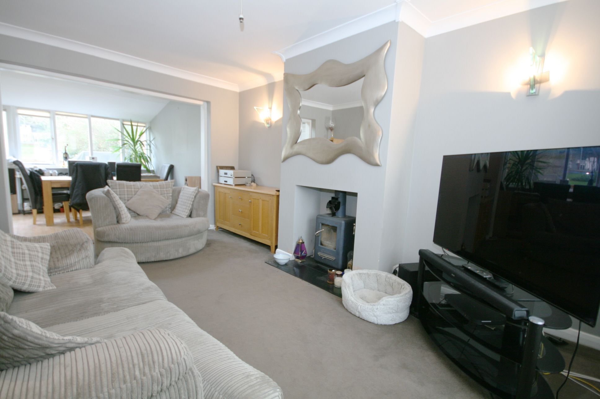 4 Bed Semi-detached House For Sale - Photograph 3
