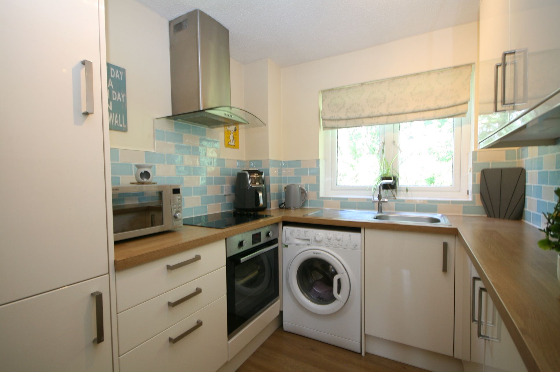 2 Bed Apartment Flat/apartment For Sale - Photograph 3
