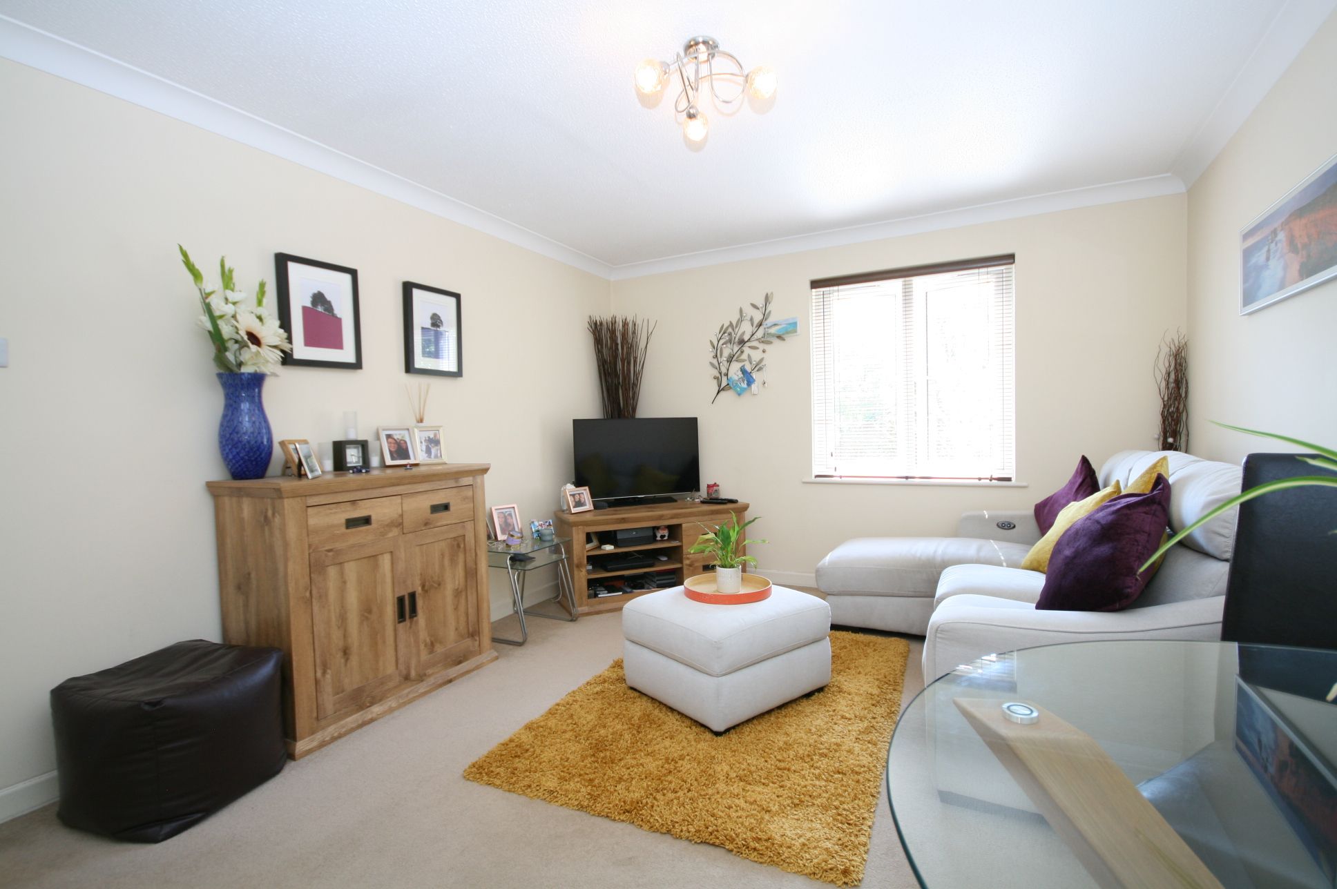 2 Bed Apartment Flat/apartment For Sale - Photograph 1