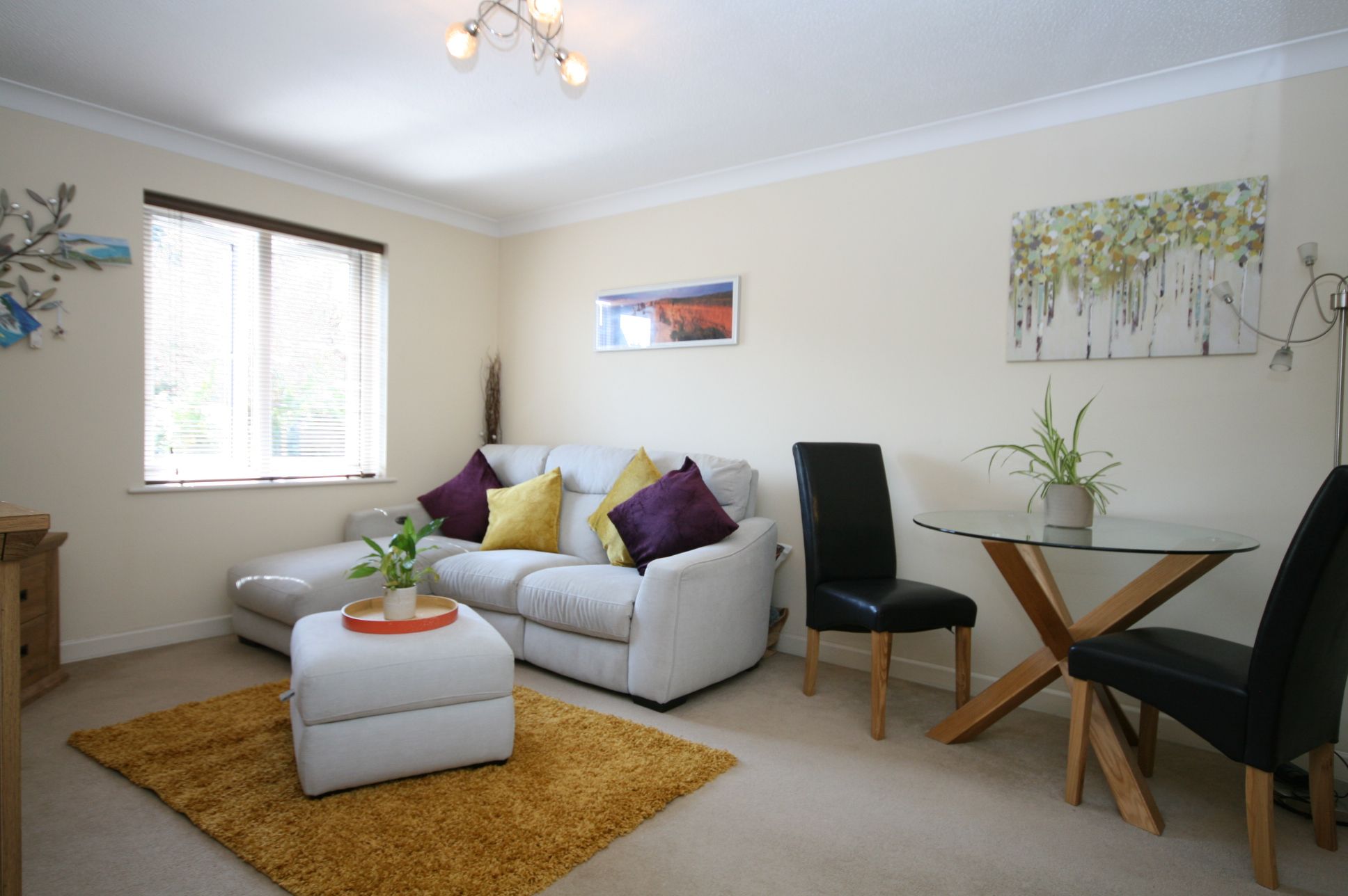 2 Bed Apartment Flat/apartment For Sale - Photograph 2