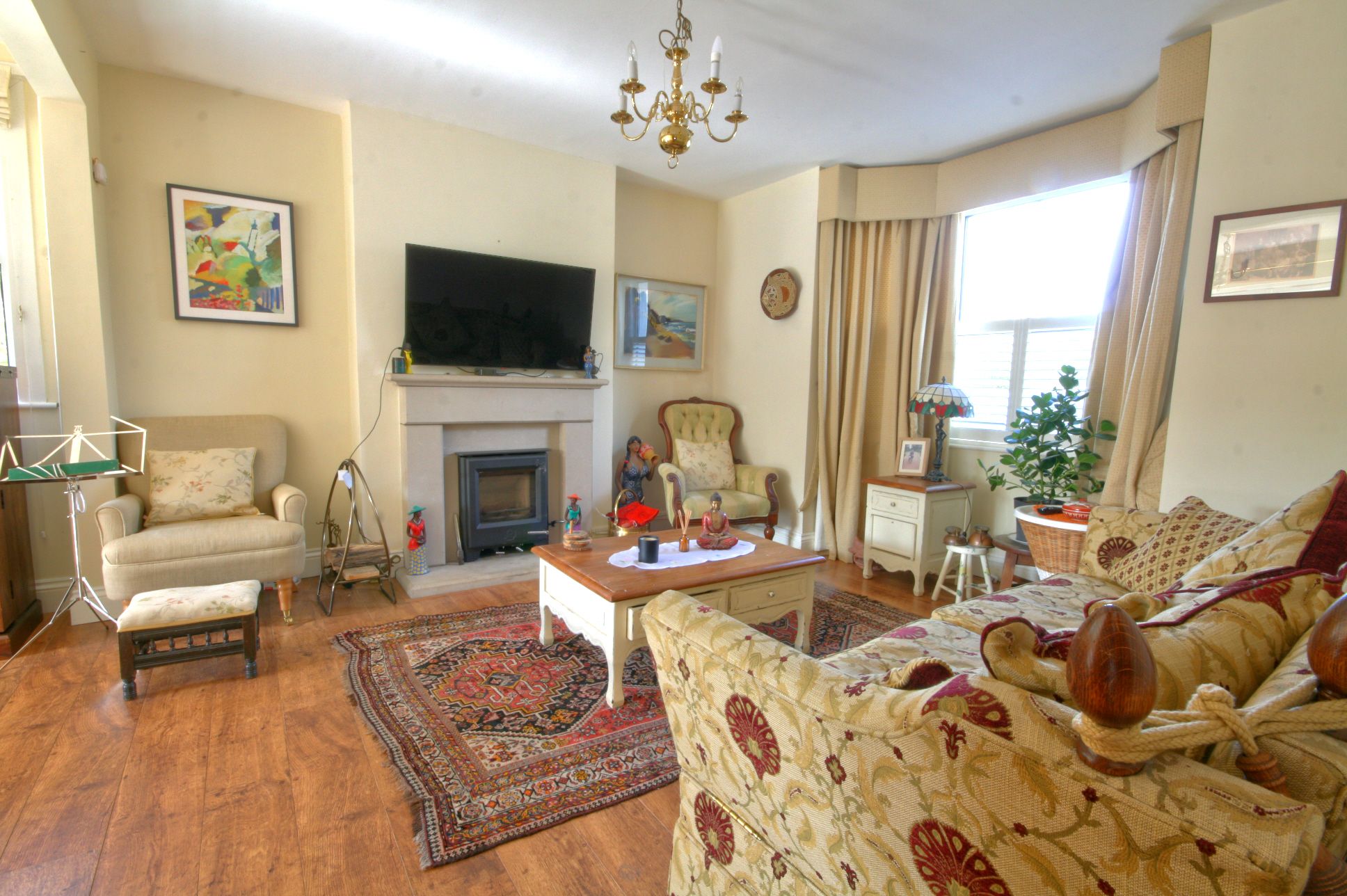 5 Bed Detached House For Sale - Photograph 2