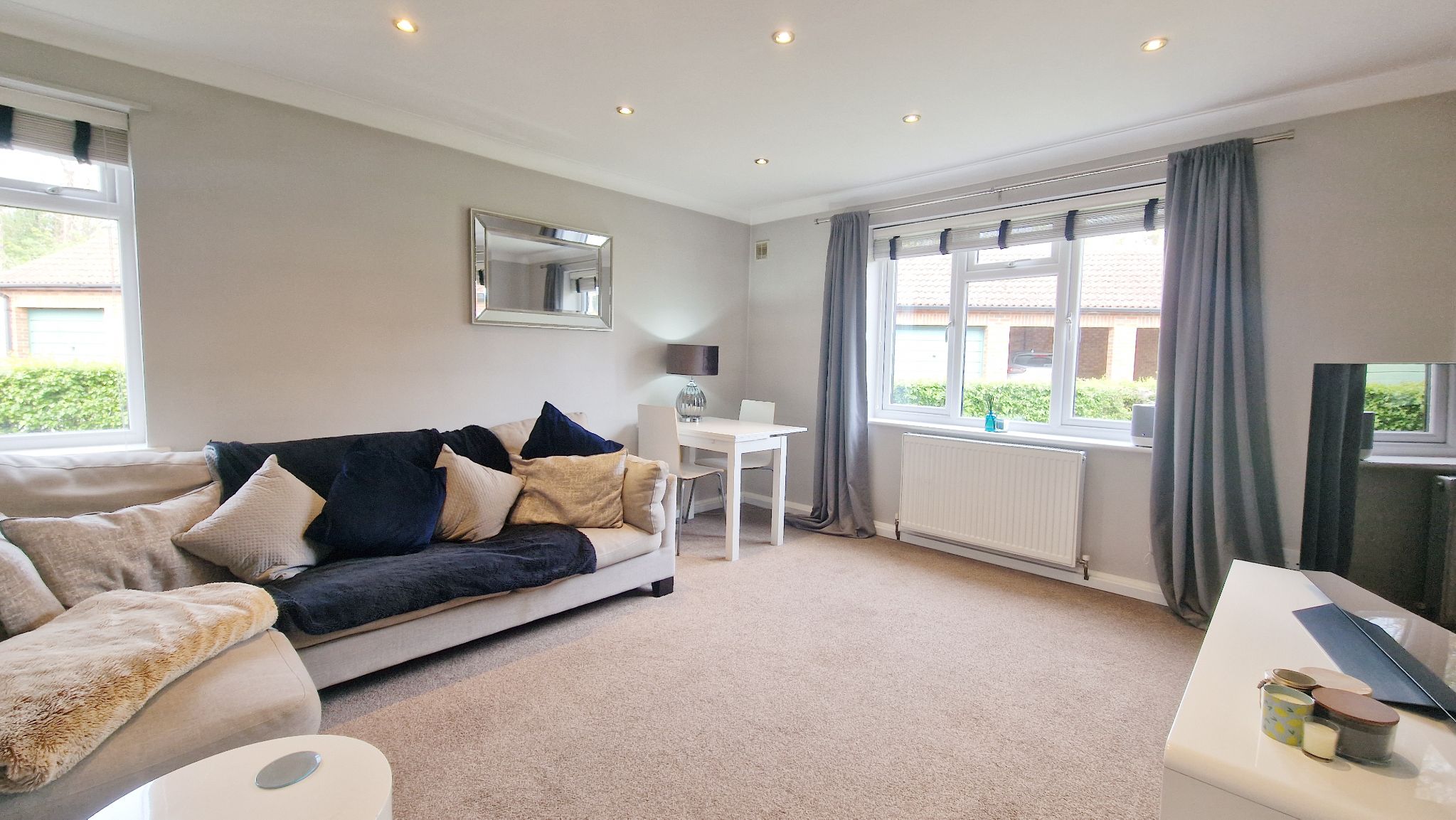 1 Bed Ground Floor Flat/apartment For Sale - Photograph 2