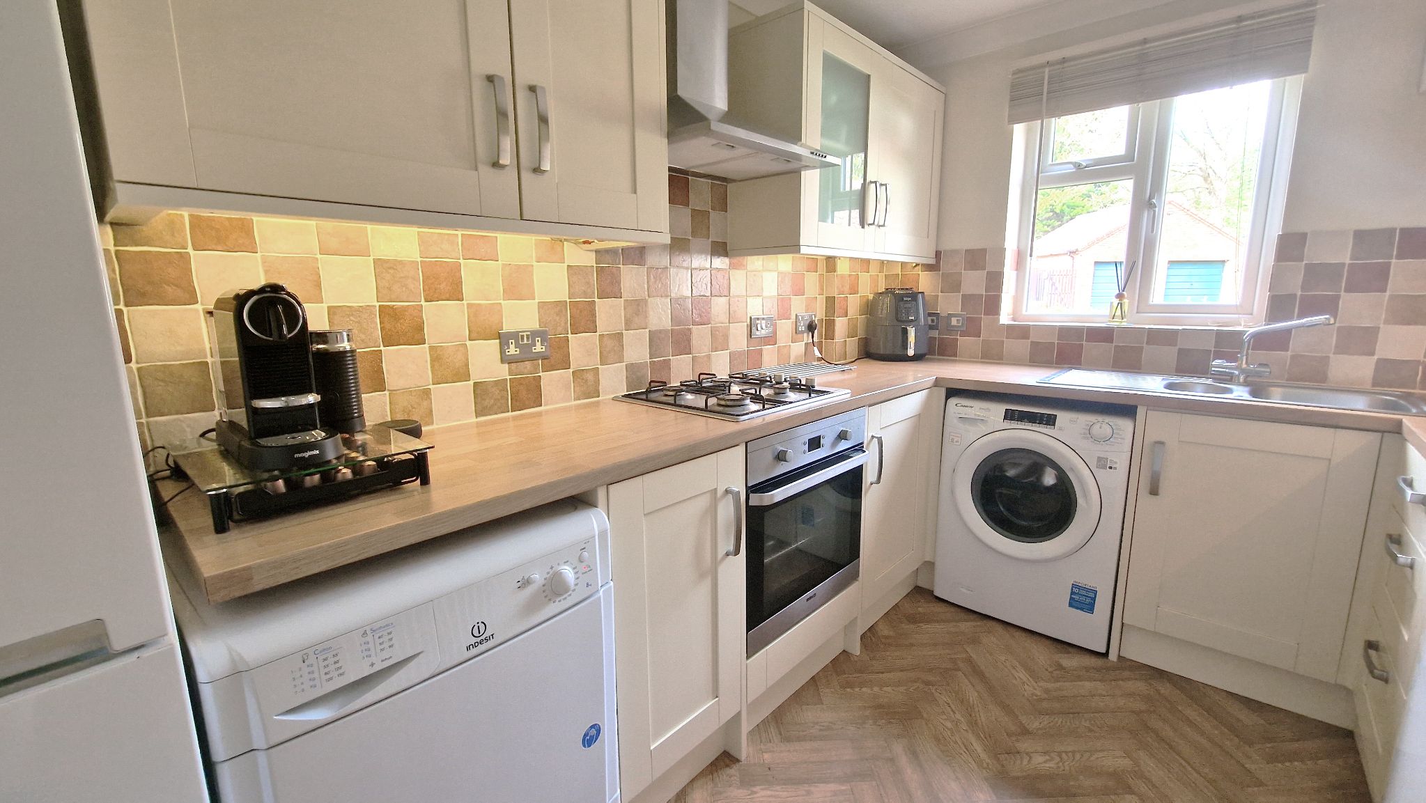 1 Bed Ground Floor Flat/apartment For Sale - Photograph 3