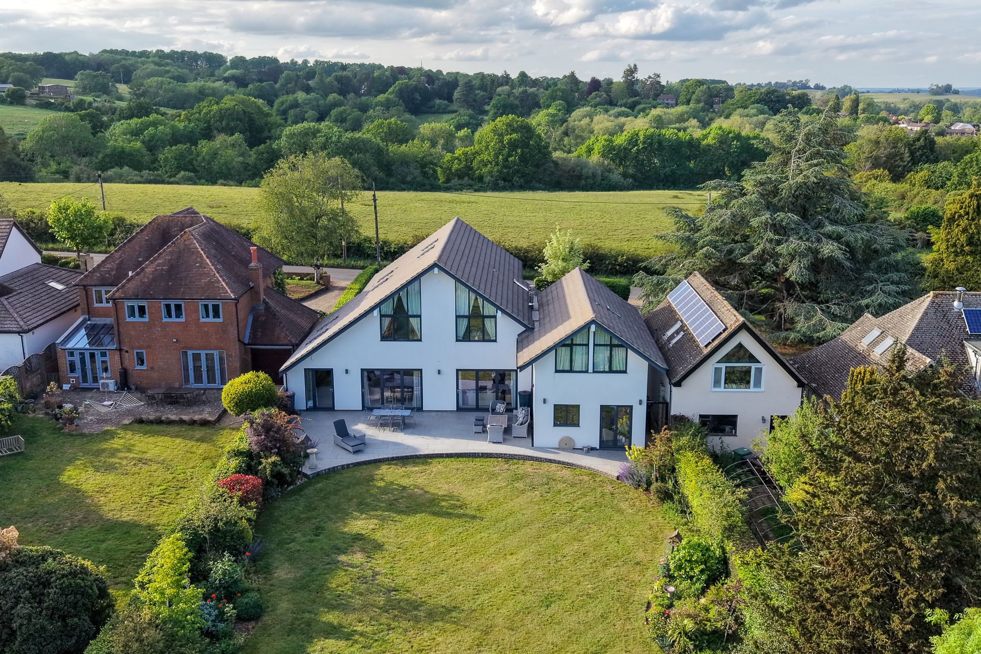 5 Bed Detached House For Sale - Photograph 2