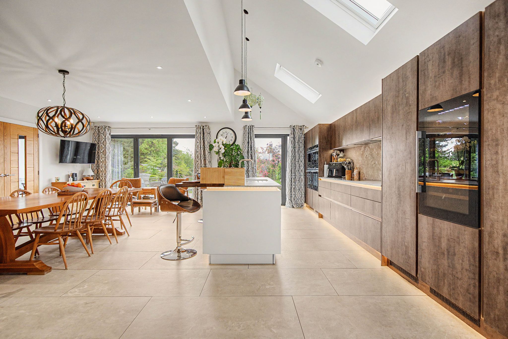 5 Bed Detached House For Sale - Photograph 4