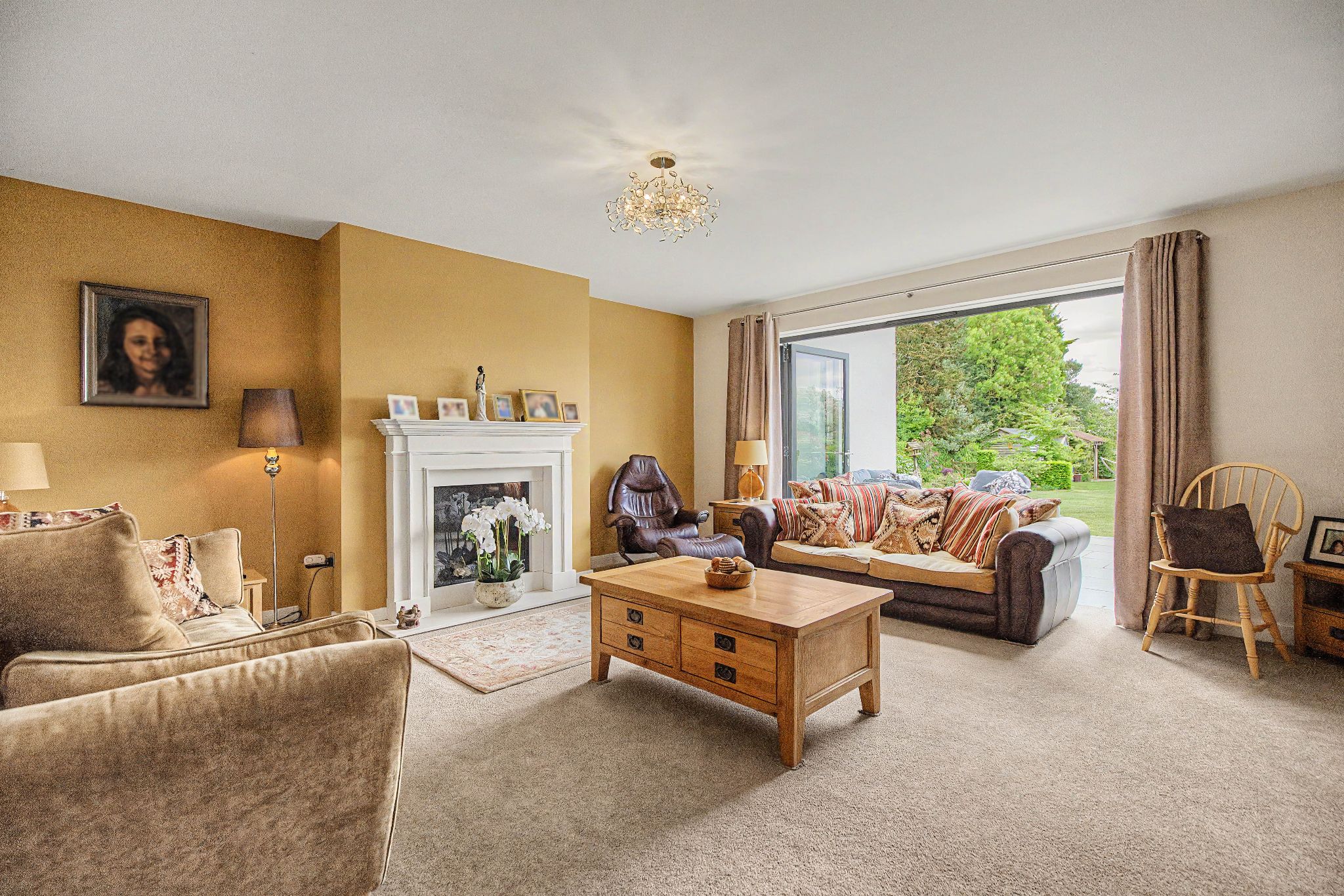 5 Bed Detached House For Sale - Photograph 3