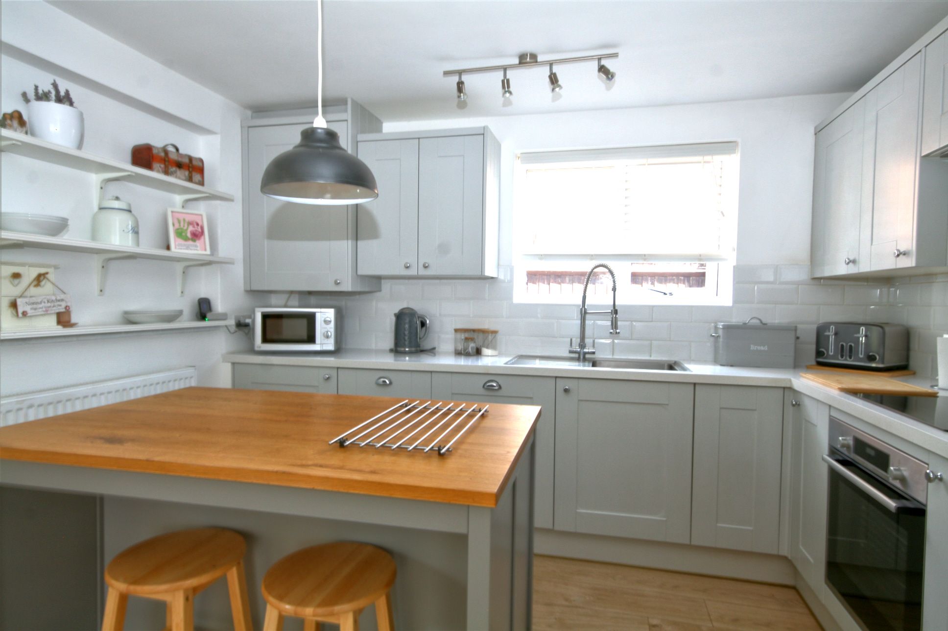 4 Bed Detached Bungalow For Sale - Photograph 4