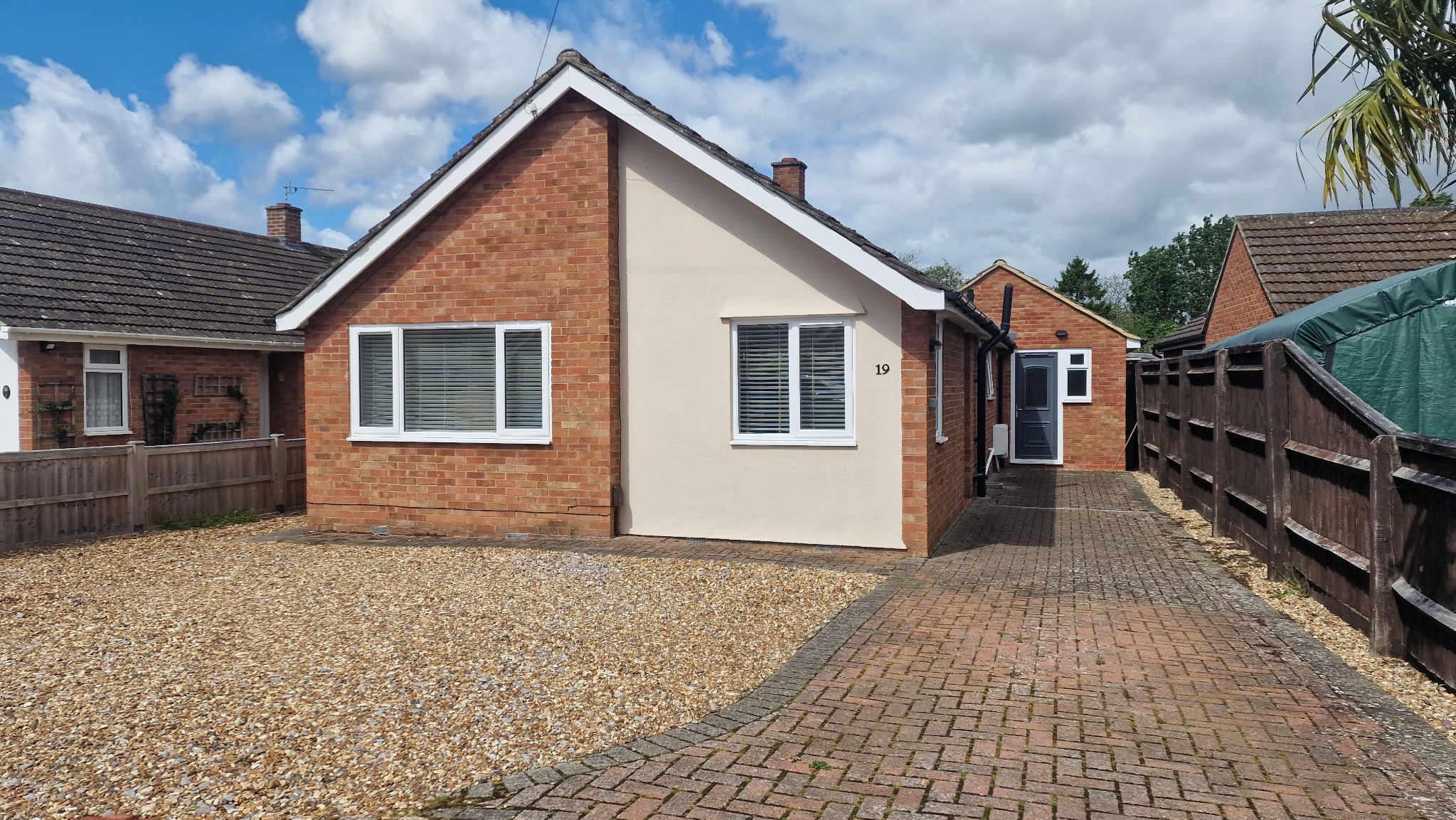 4 Bed Detached Bungalow For Sale - Photograph 1