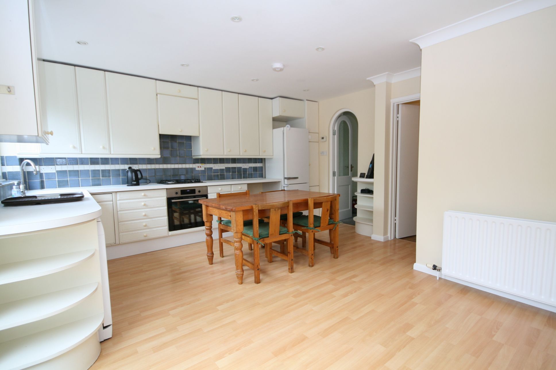 6 Bed Town House For Sale - Photograph 3