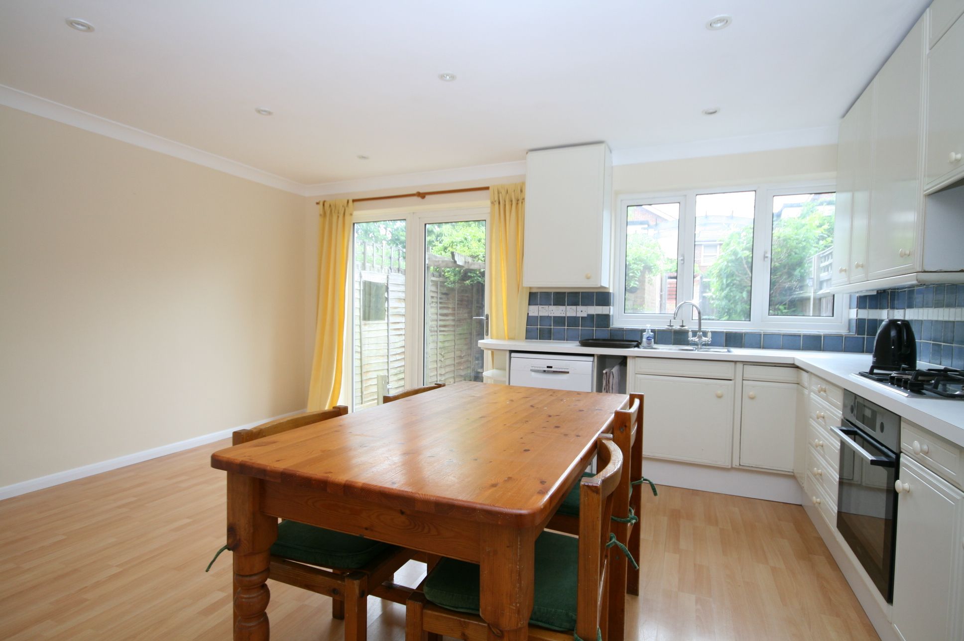 6 Bed Town House For Sale - Photograph 2
