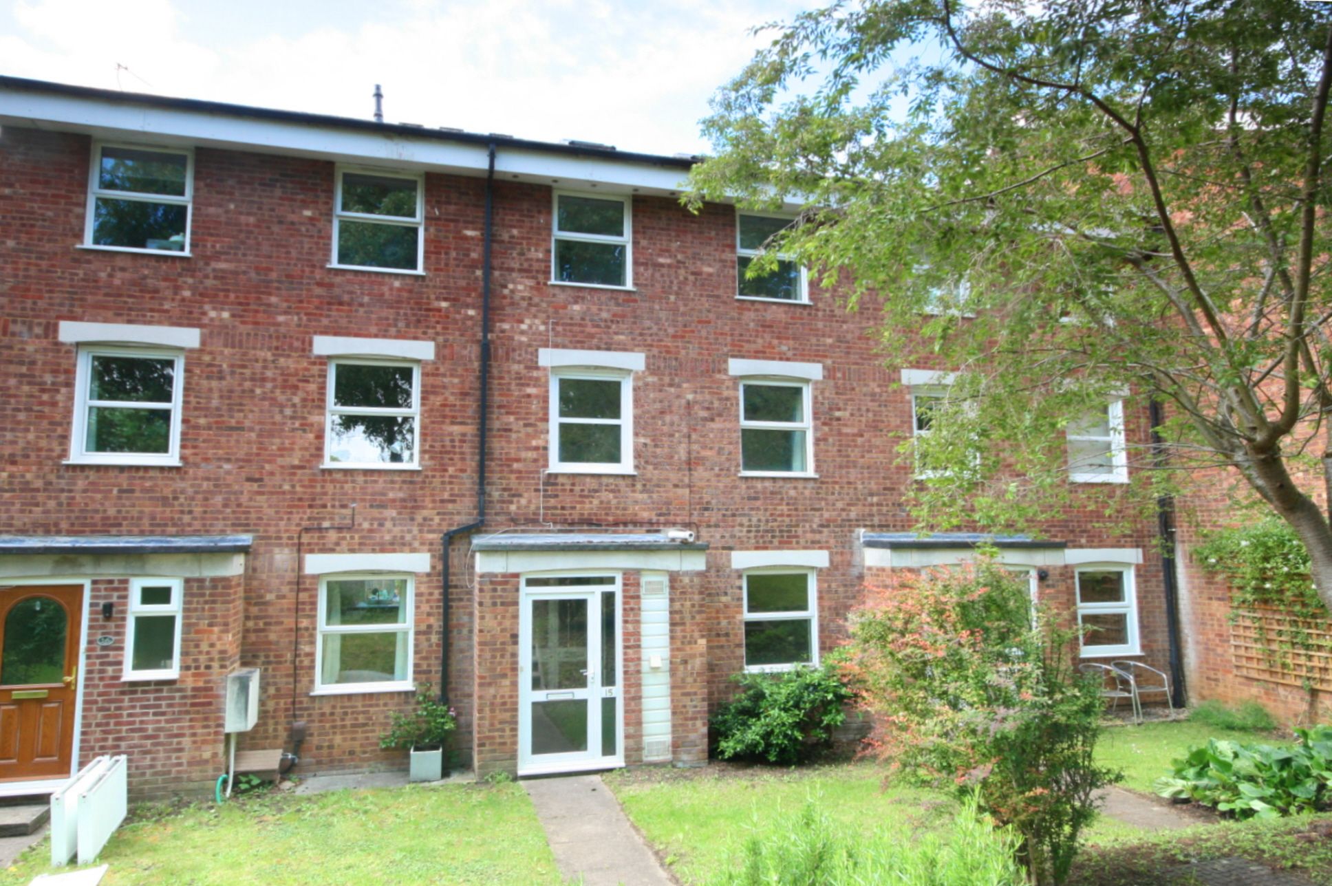6 Bed Town House For Sale - Photograph 1
